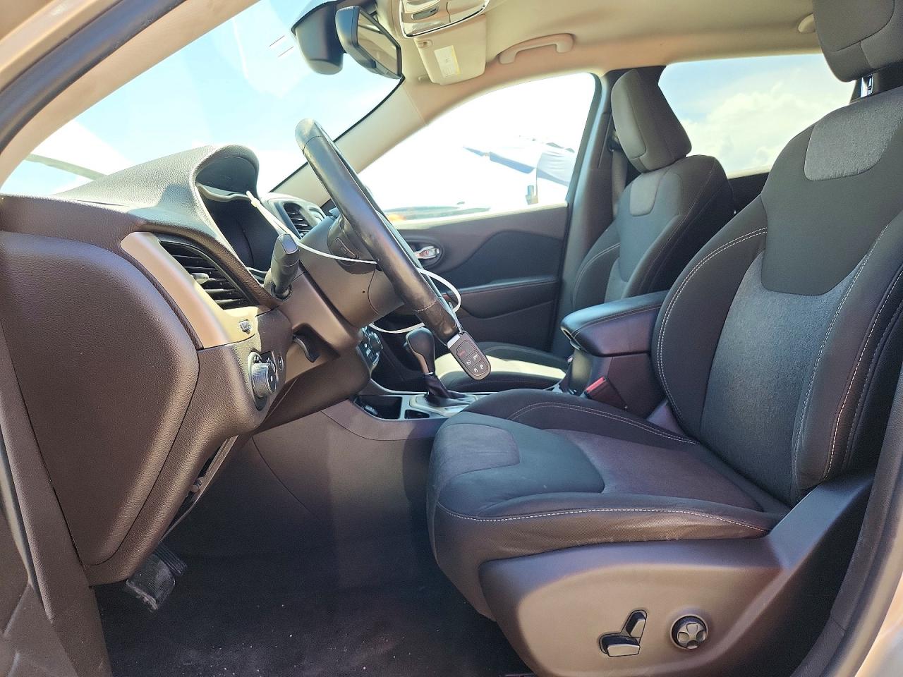 2014 Jeep Cherokee Latitude Beige vin: 1C4PJLCB8EW252934