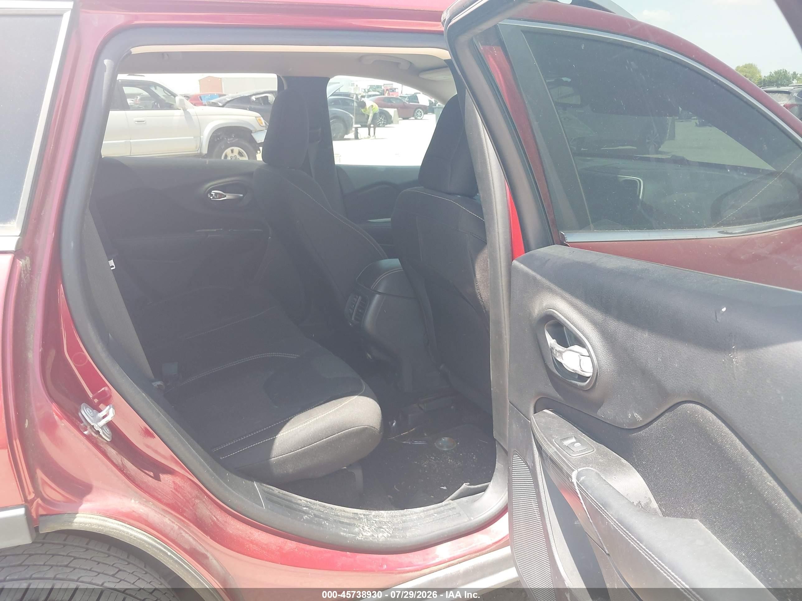 2015 Jeep Cherokee Latitude Red vin: 1C4PJLCB8FW506921