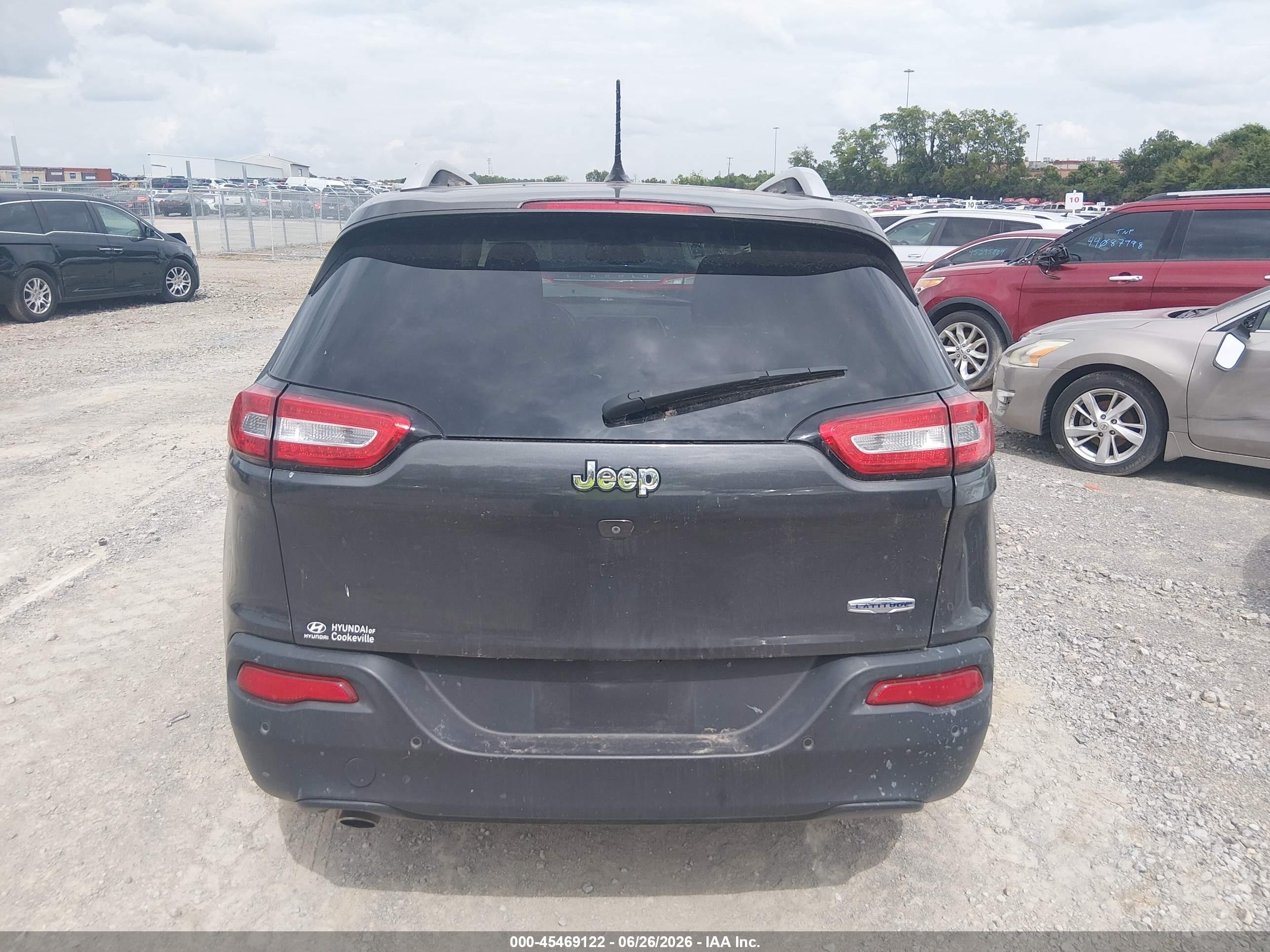 2015 Jeep Cherokee Latitude Gray vin: 1C4PJLCB8FW507874