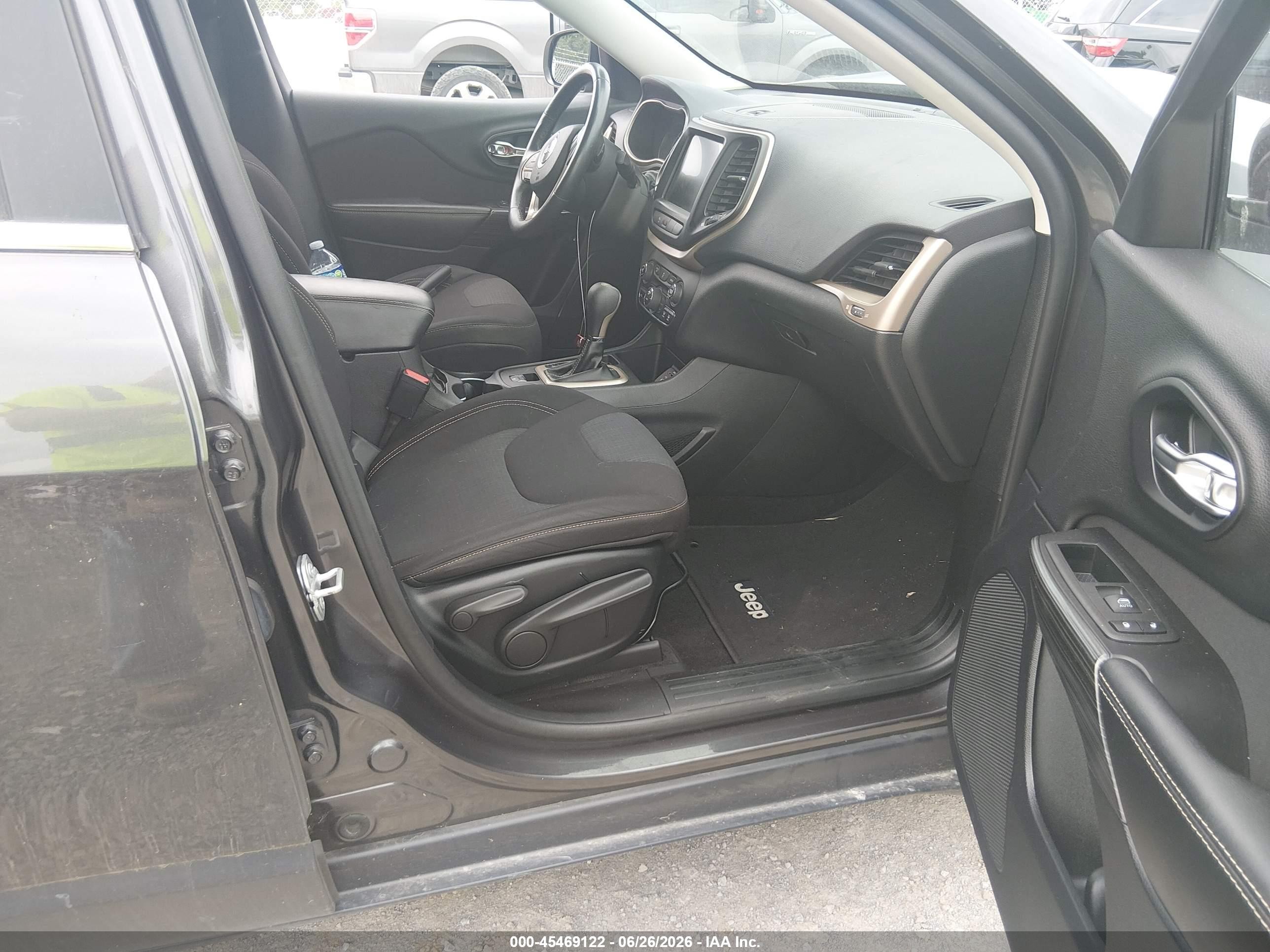 2015 Jeep Cherokee Latitude Gray vin: 1C4PJLCB8FW507874