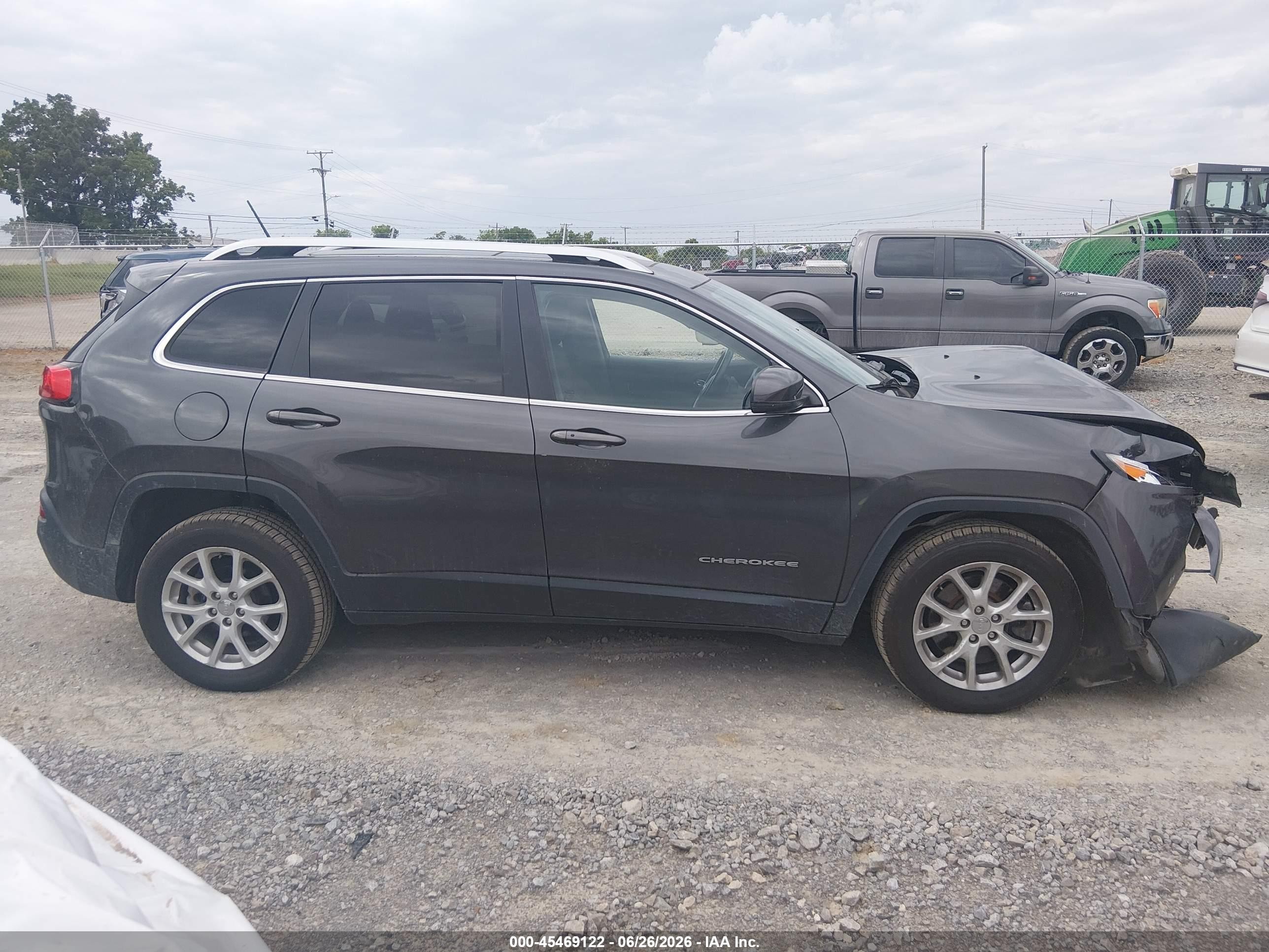 2015 Jeep Cherokee Latitude Gray vin: 1C4PJLCB8FW507874