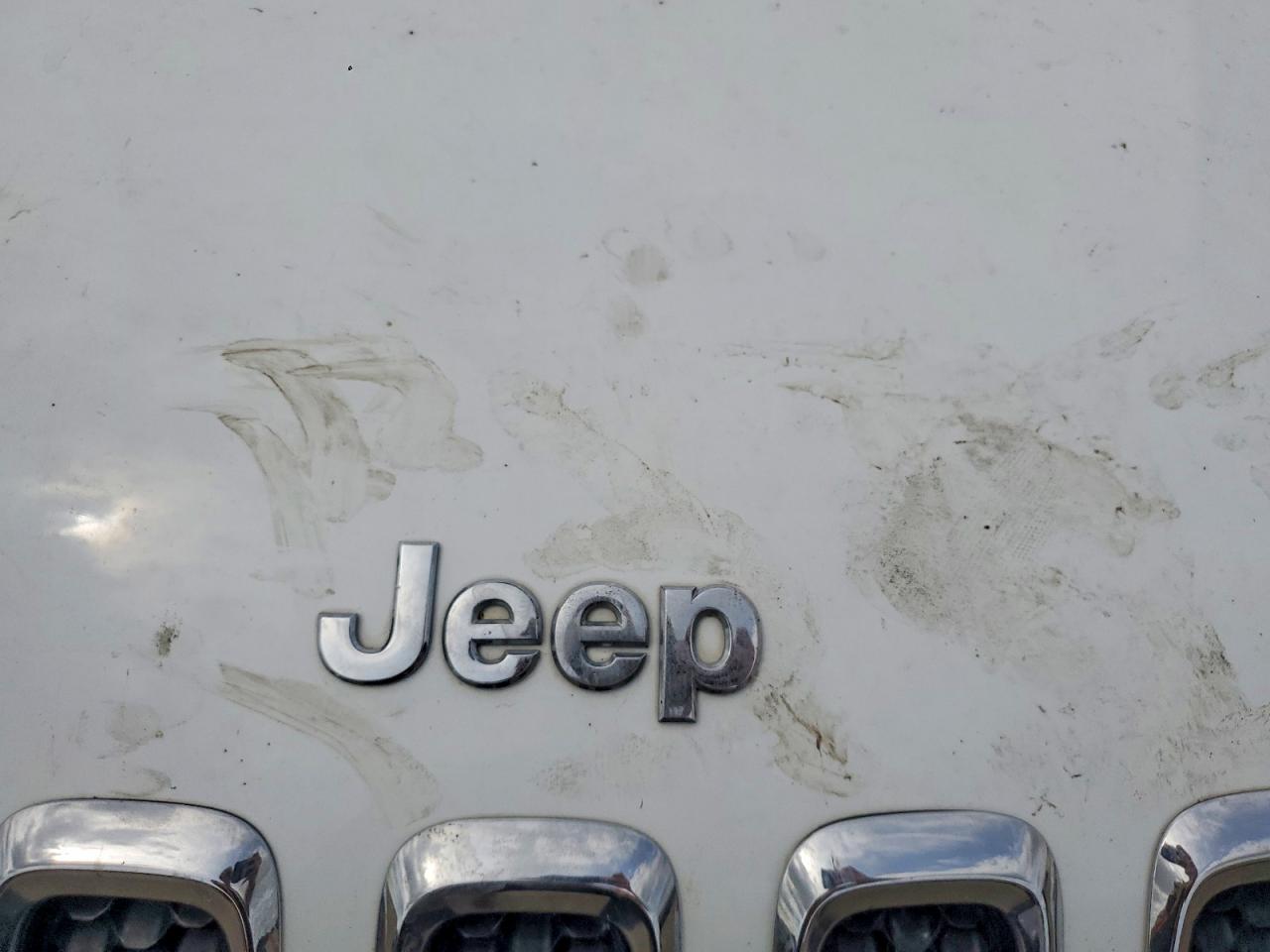 2015 Jeep Cherokee Latitude White vin: 1C4PJLCB8FW566889