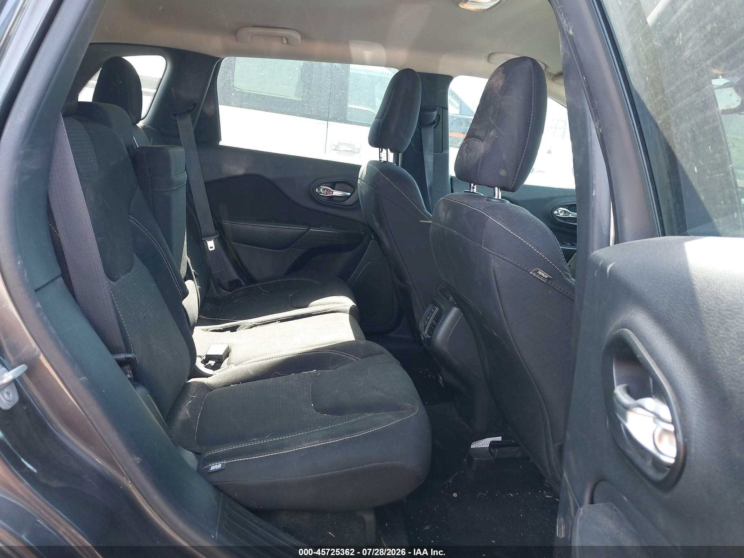 2015 Jeep Cherokee Latitude Gray vin: 1C4PJLCB8FW573020