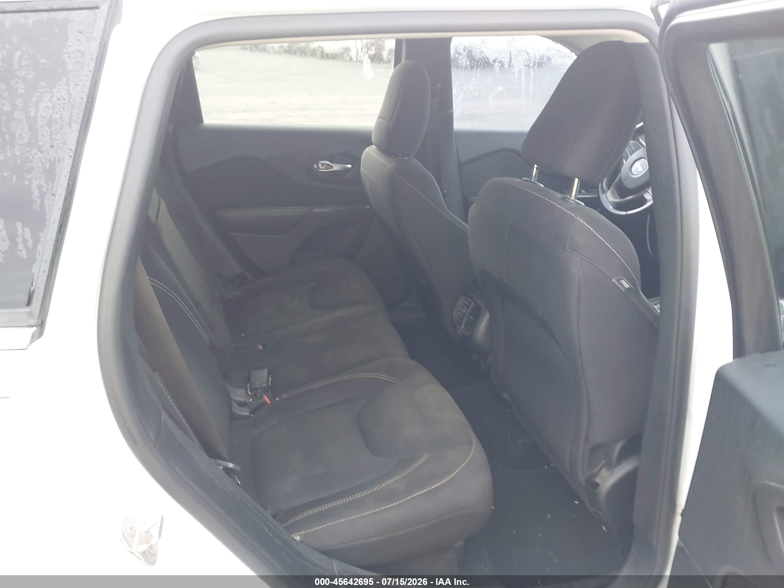 2015 Jeep Cherokee Latitude White vin: 1C4PJLCB8FW602533