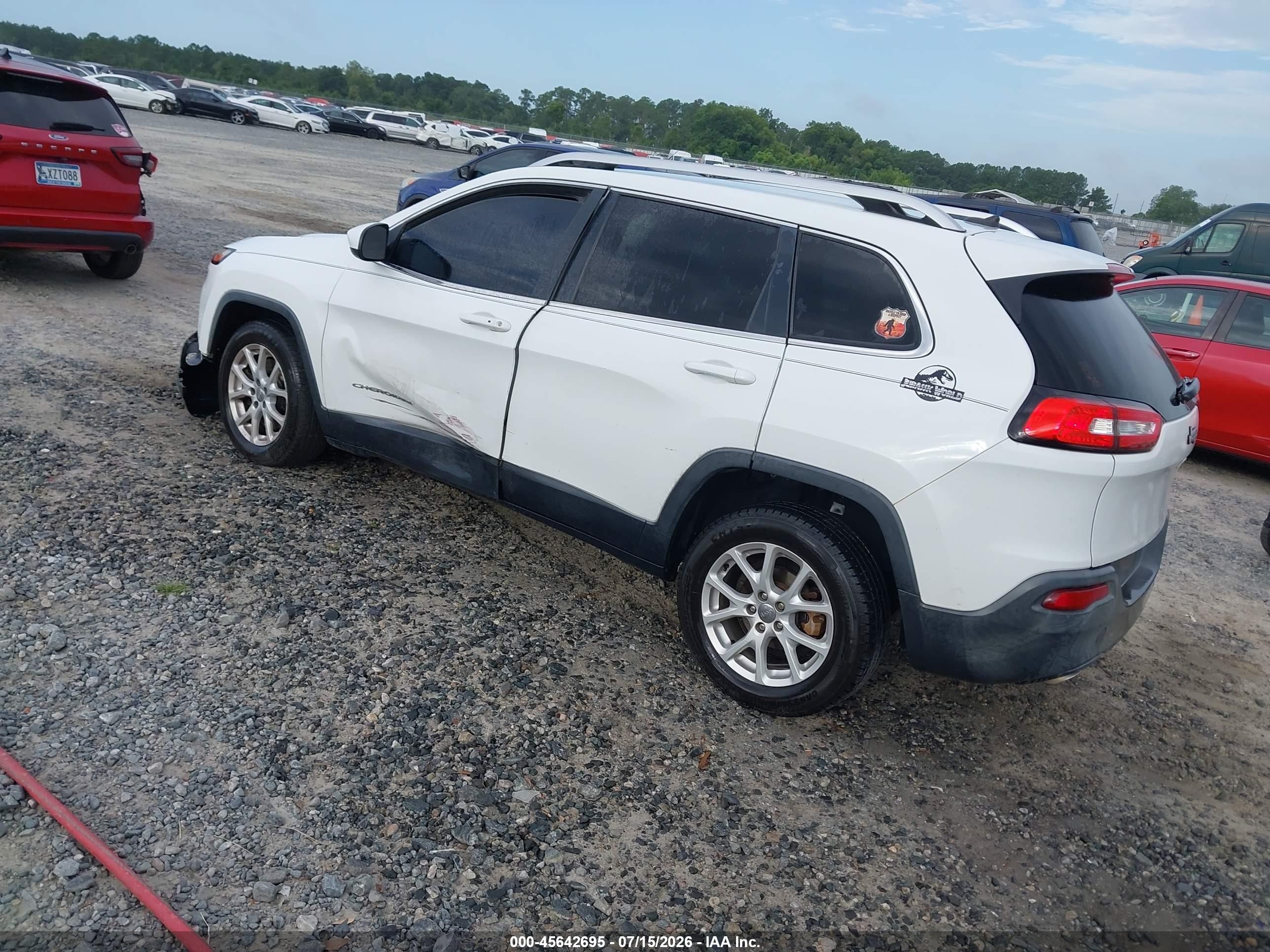 2015 Jeep Cherokee Latitude White vin: 1C4PJLCB8FW602533