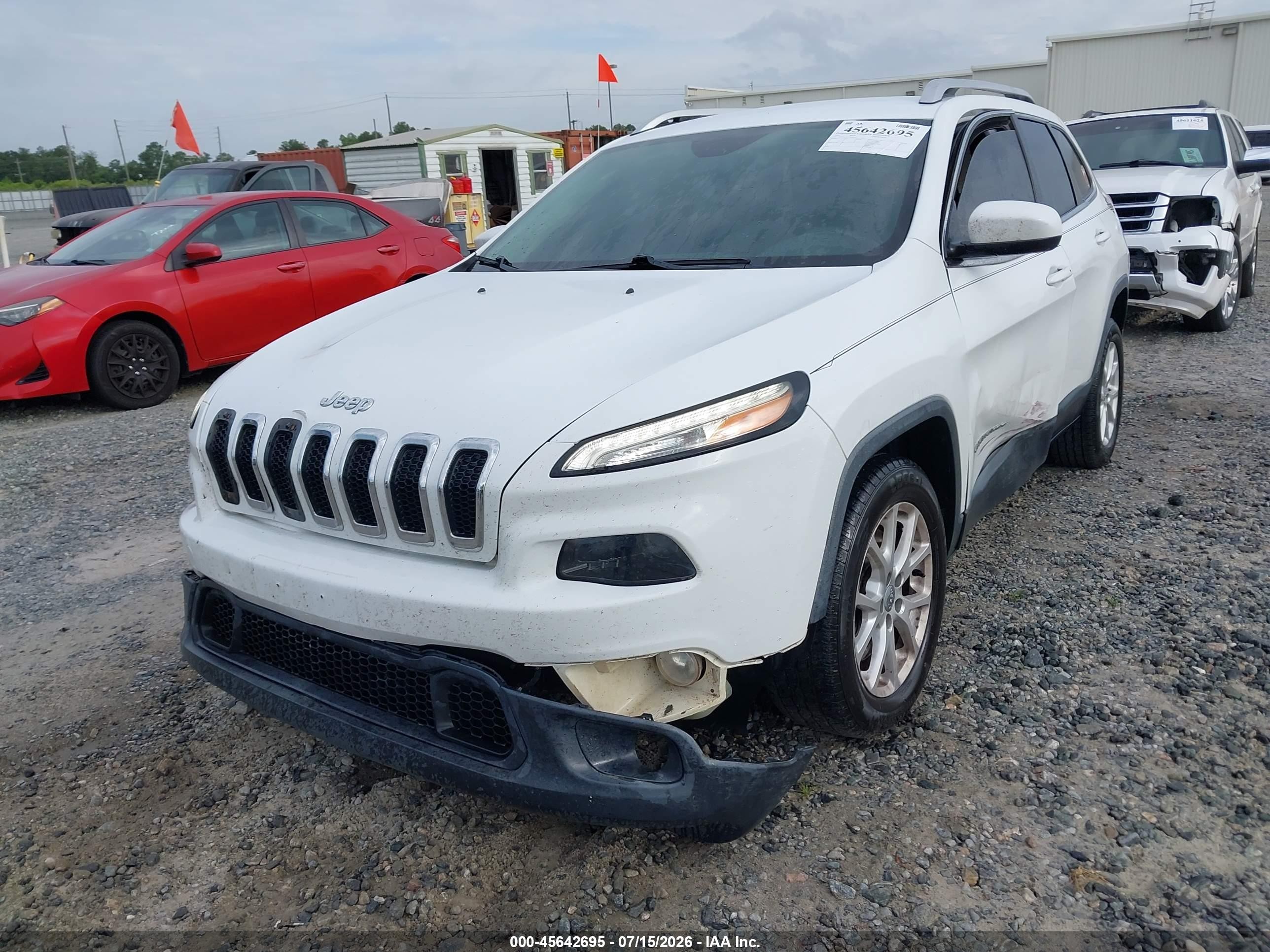 2015 Jeep Cherokee Latitude White vin: 1C4PJLCB8FW602533