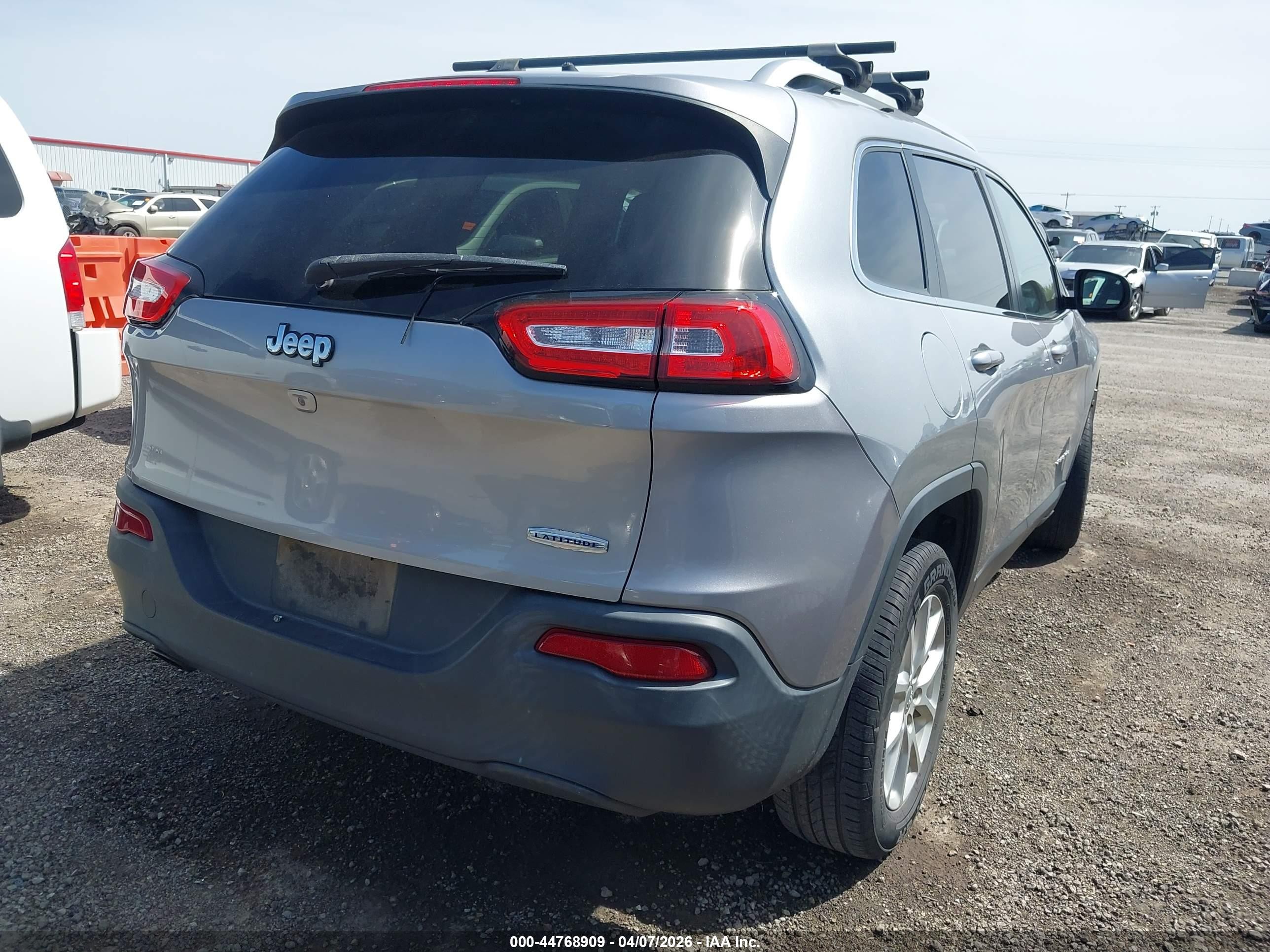 2015 Jeep Cherokee Latitude Silver vin: 1C4PJLCB8FW683677