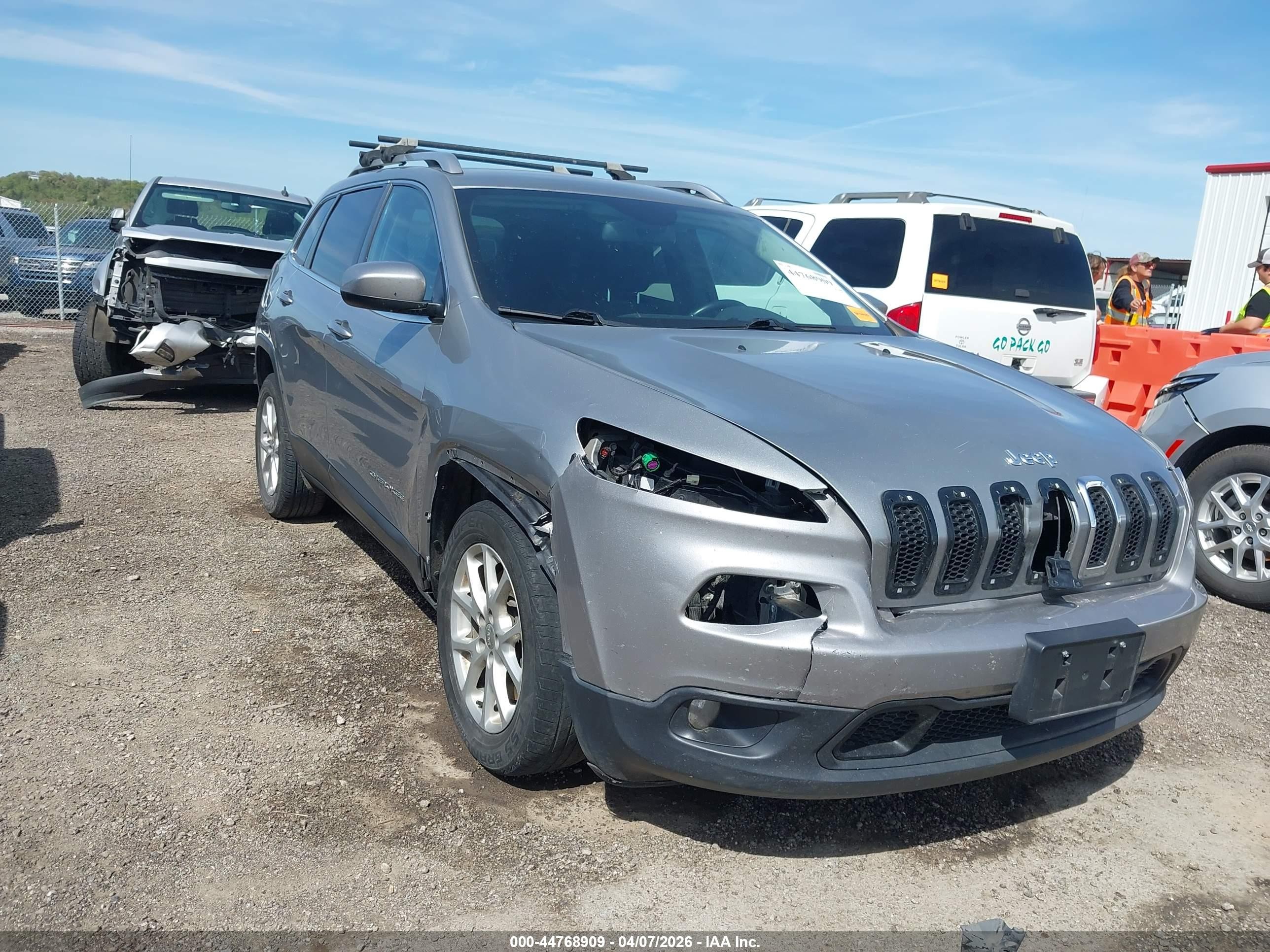 2015 Jeep Cherokee Latitude Silver vin: 1C4PJLCB8FW683677