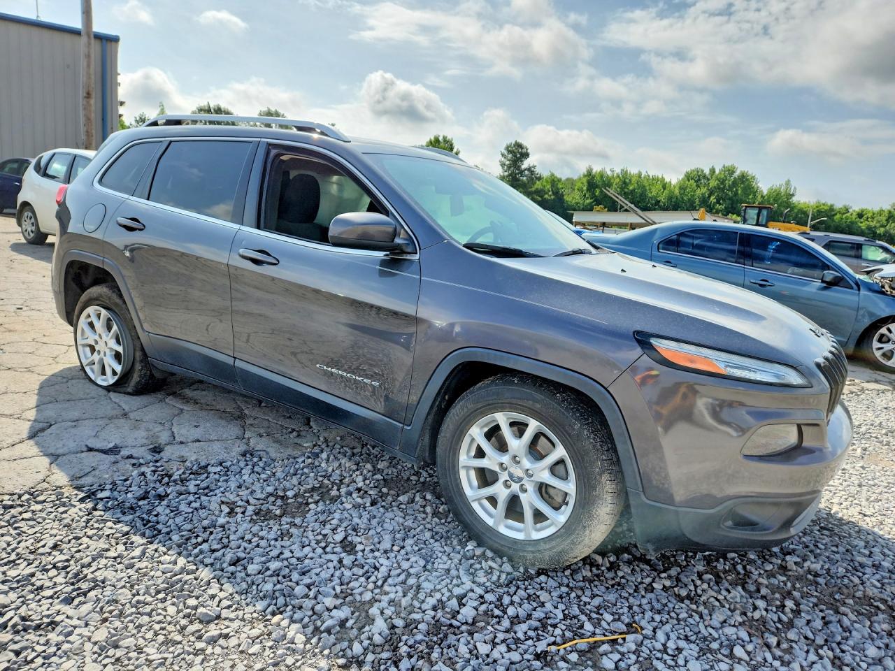 2015 Jeep Cherokee Latitude Gray vin: 1C4PJLCB8FW689835