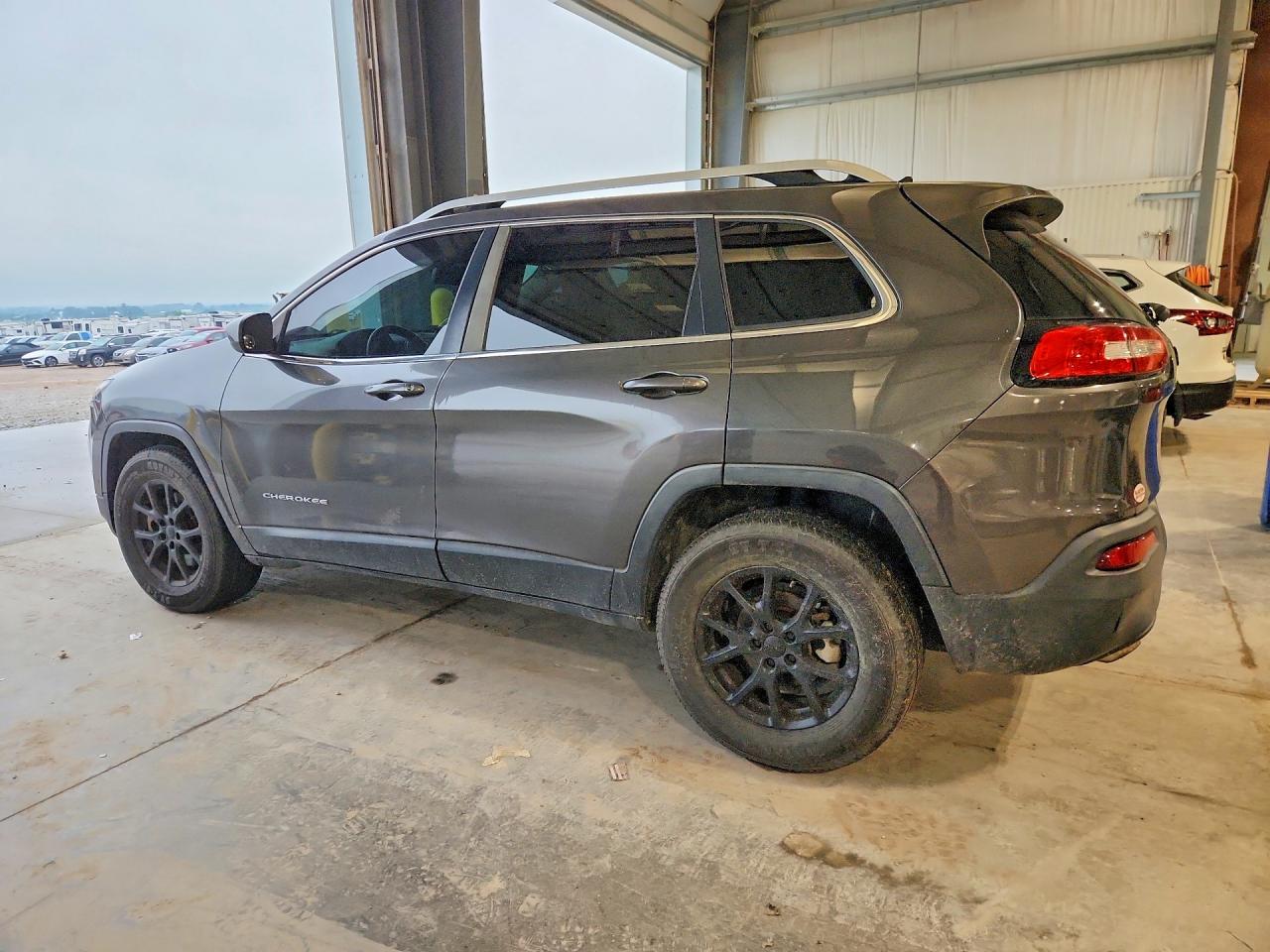 2015 Jeep Cherokee Latitude Gray vin: 1C4PJLCB8FW695473