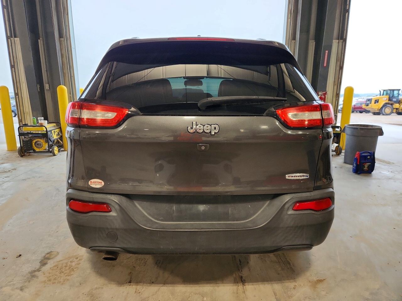 2015 Jeep Cherokee Latitude Gray vin: 1C4PJLCB8FW695473