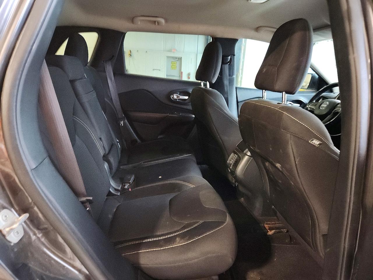 2015 Jeep Cherokee Latitude Gray vin: 1C4PJLCB8FW695473