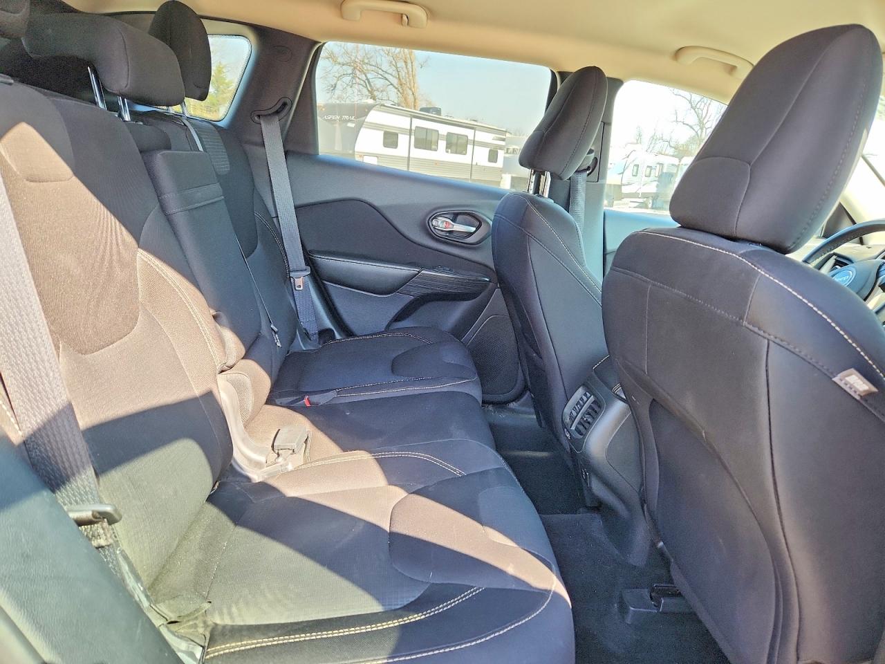 2015 Jeep Cherokee Latitude Black vin: 1C4PJLCB8FW700123