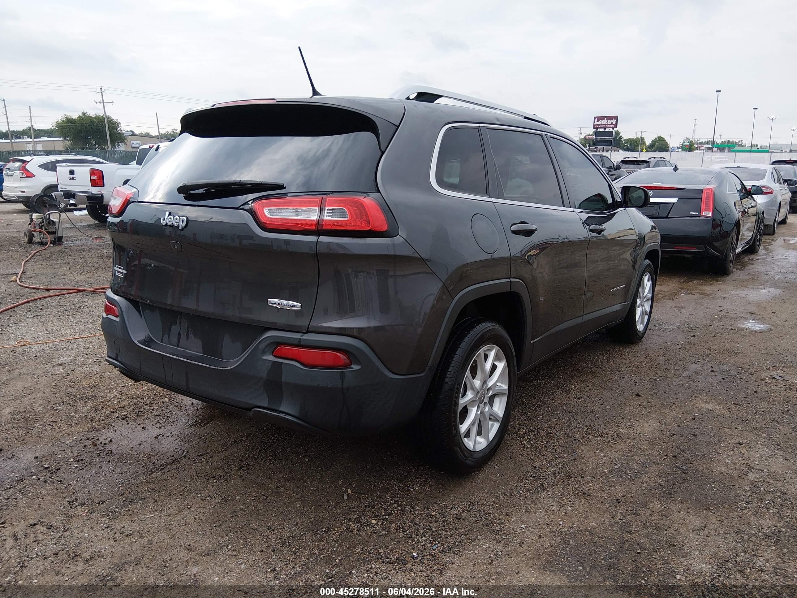 2015 Jeep Cherokee Latitude Gray vin: 1C4PJLCB8FW700140
