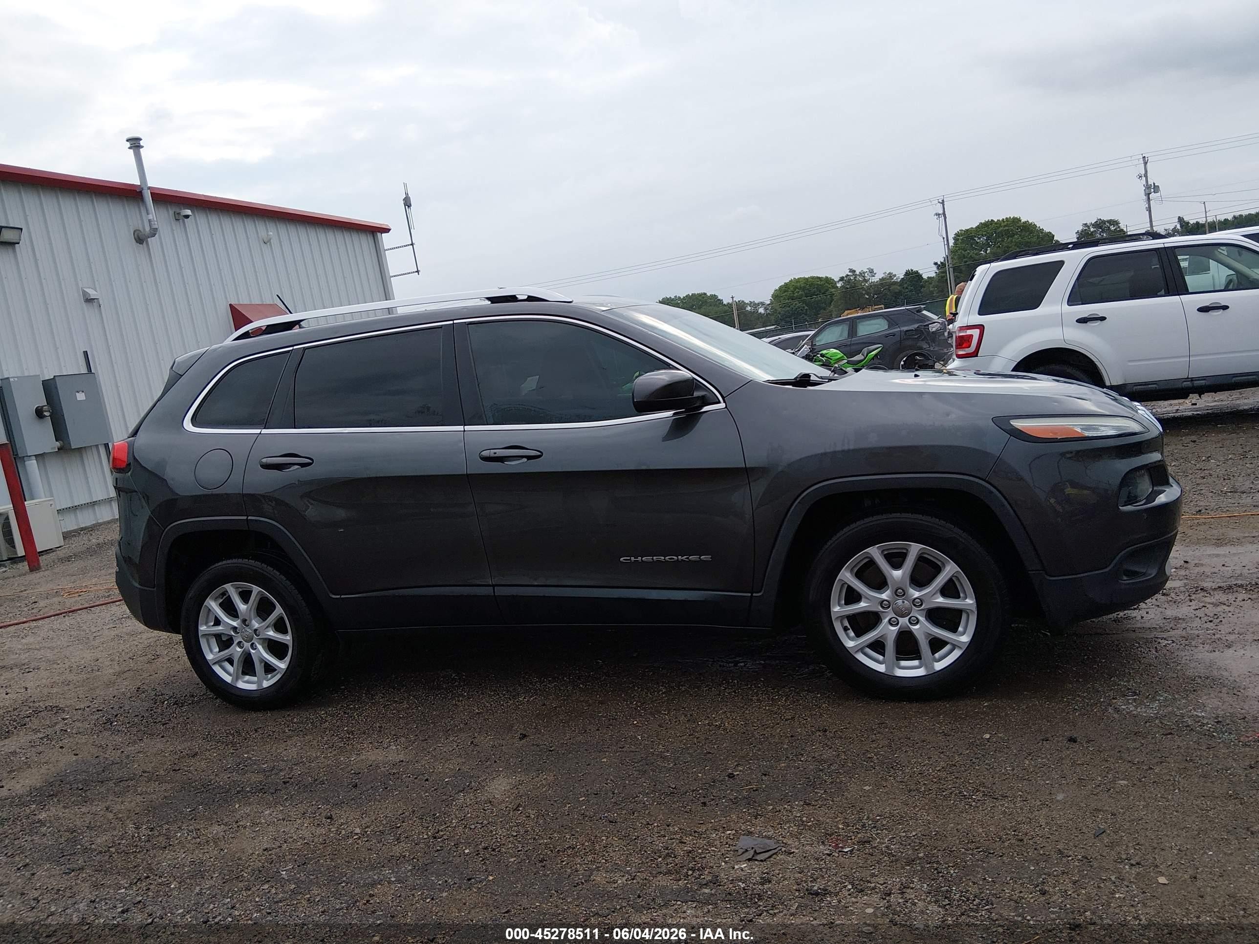 2015 Jeep Cherokee Latitude Gray vin: 1C4PJLCB8FW700140
