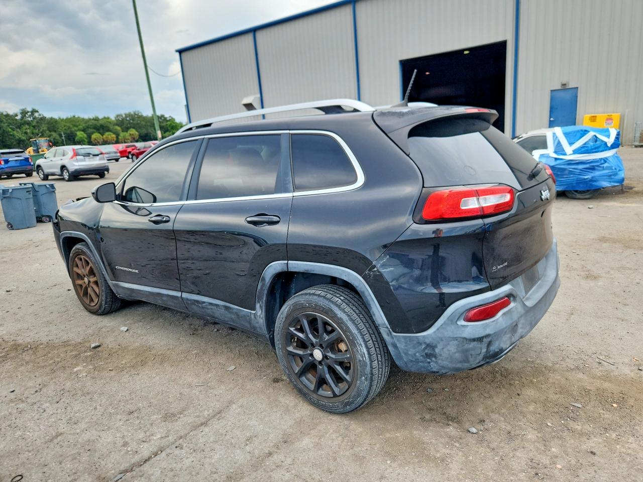 2016 Jeep Cherokee Latitude Black vin: 1C4PJLCB8GW291400