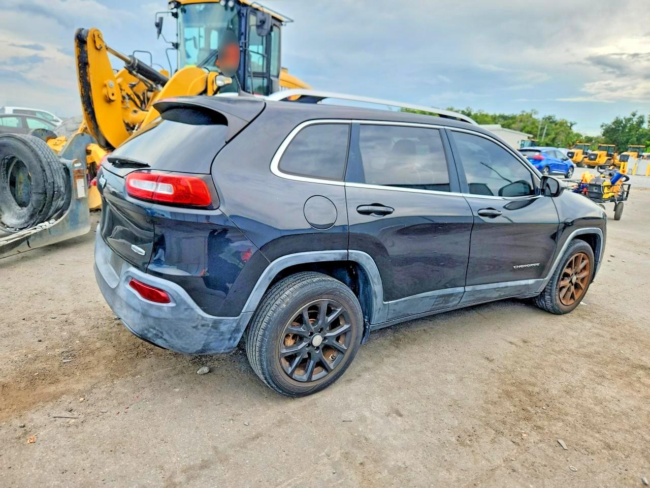 2016 Jeep Cherokee Latitude Black vin: 1C4PJLCB8GW291400