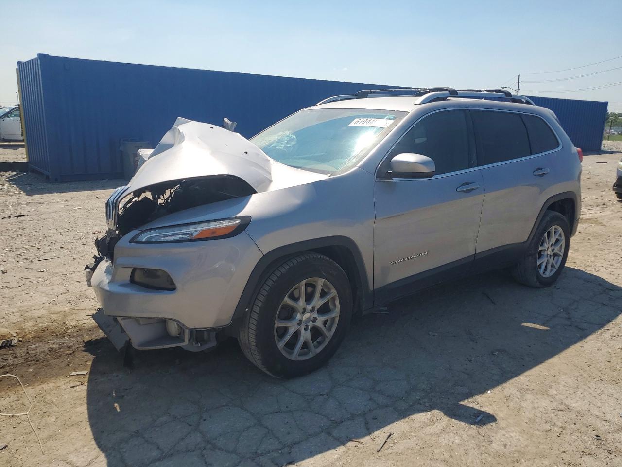 2018 Jeep Cherokee Latitude Серебряный vin: 1C4PJLCB8JD605372