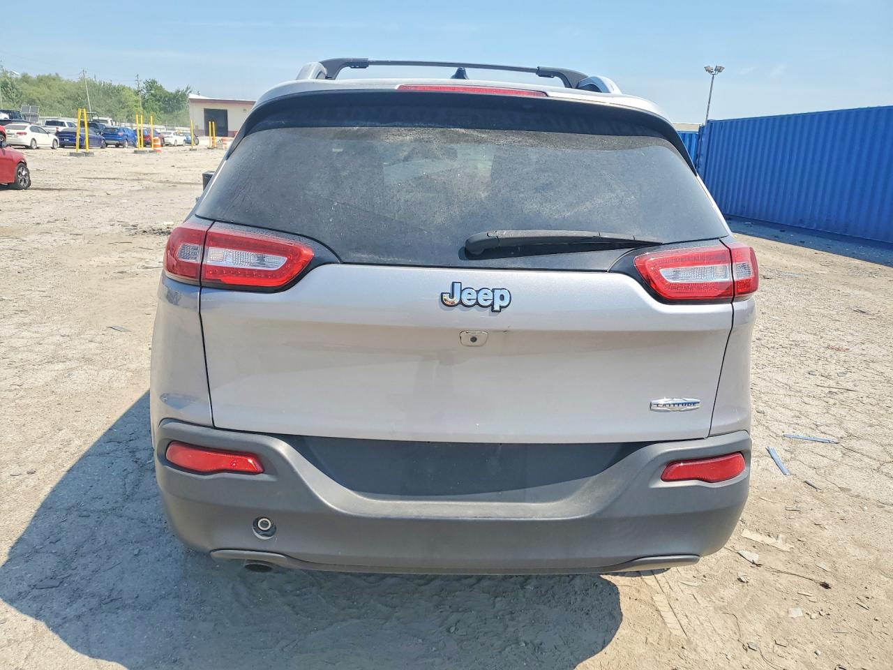 2018 Jeep Cherokee Latitude Silver vin: 1C4PJLCB8JD605372