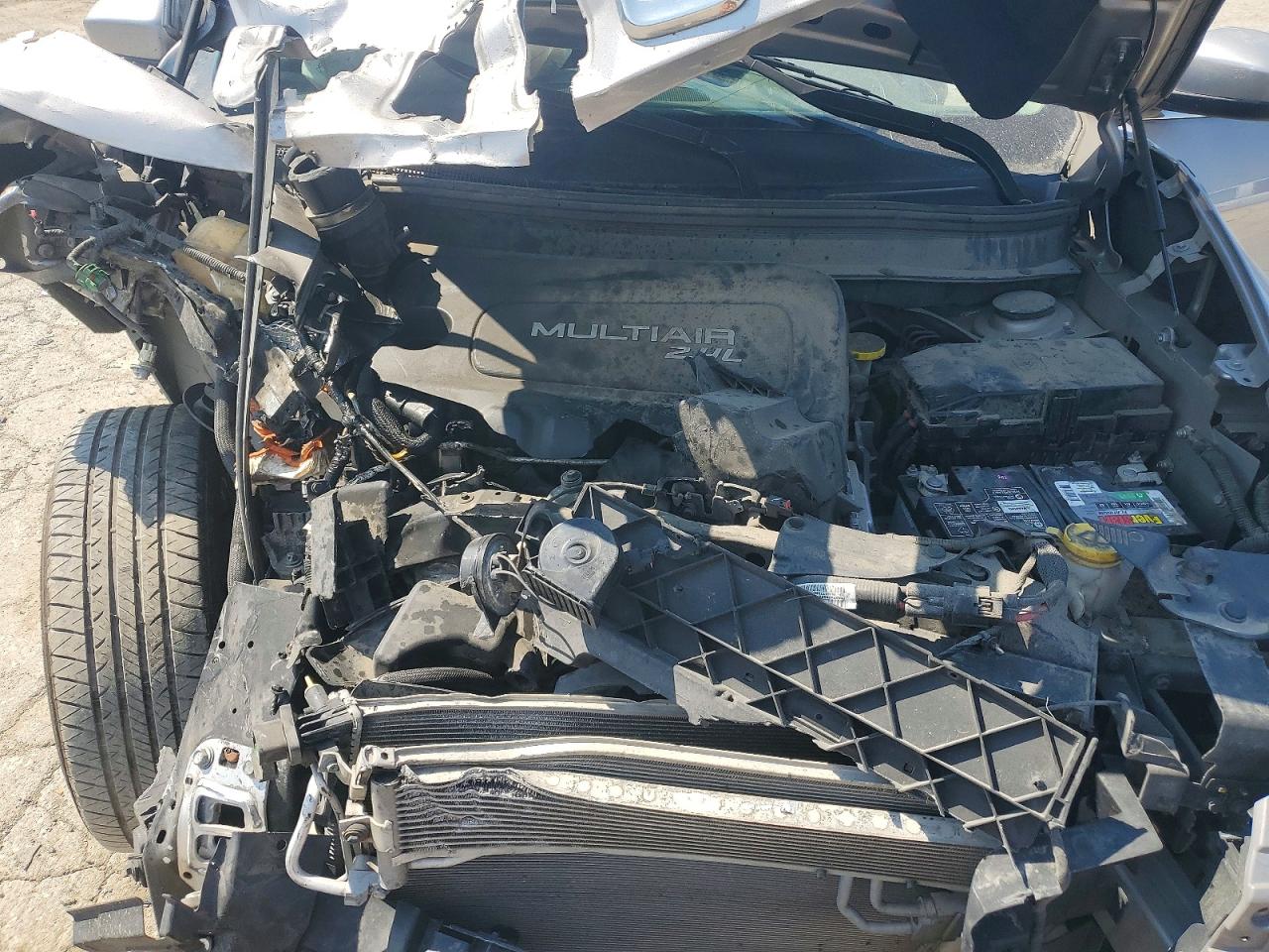2018 Jeep Cherokee Latitude Silver vin: 1C4PJLCB8JD605372