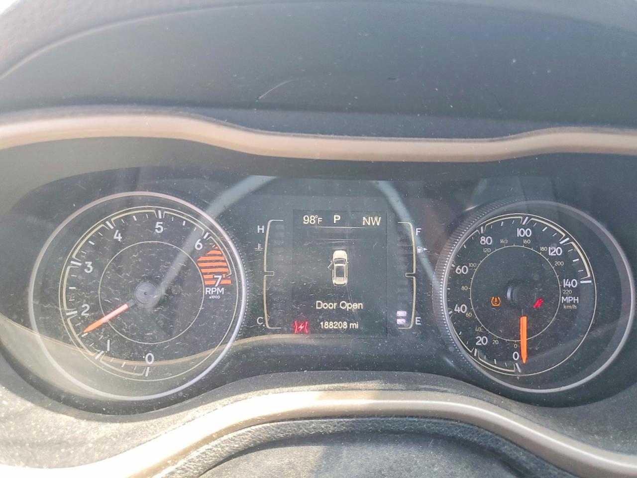 2018 Jeep Cherokee Latitude Silver vin: 1C4PJLCB8JD605372