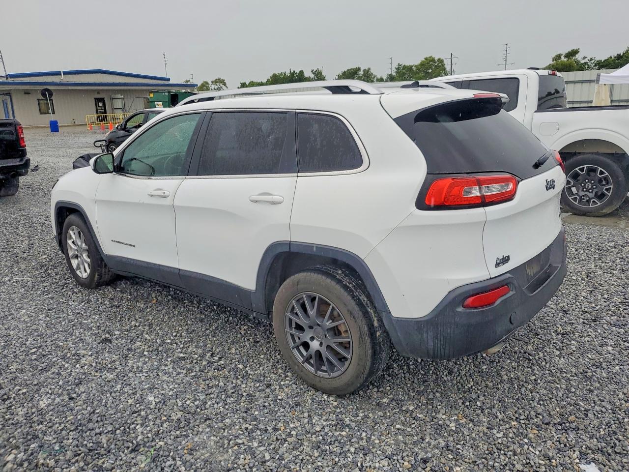2014 Jeep Cherokee Latitude White vin: 1C4PJLCB9EW101746