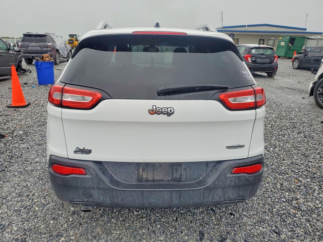 2014 Jeep Cherokee Latitude White vin: 1C4PJLCB9EW101746