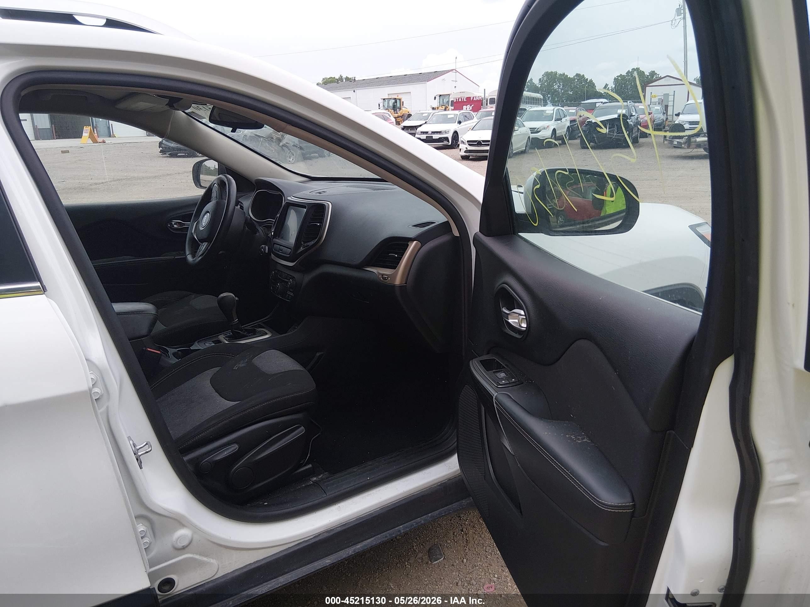 2014 Jeep Cherokee Latitude White vin: 1C4PJLCB9EW323736