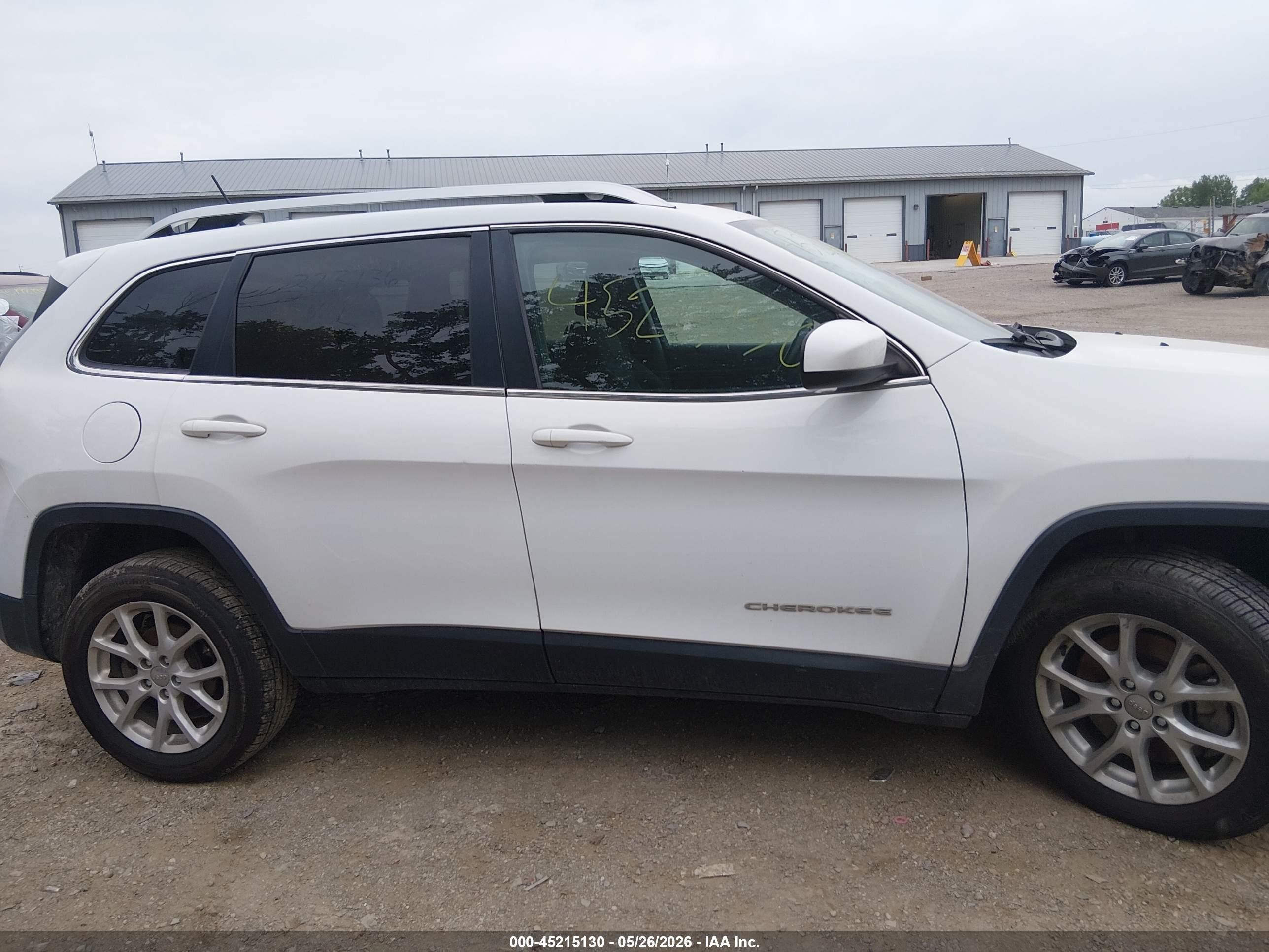 2014 Jeep Cherokee Latitude White vin: 1C4PJLCB9EW323736