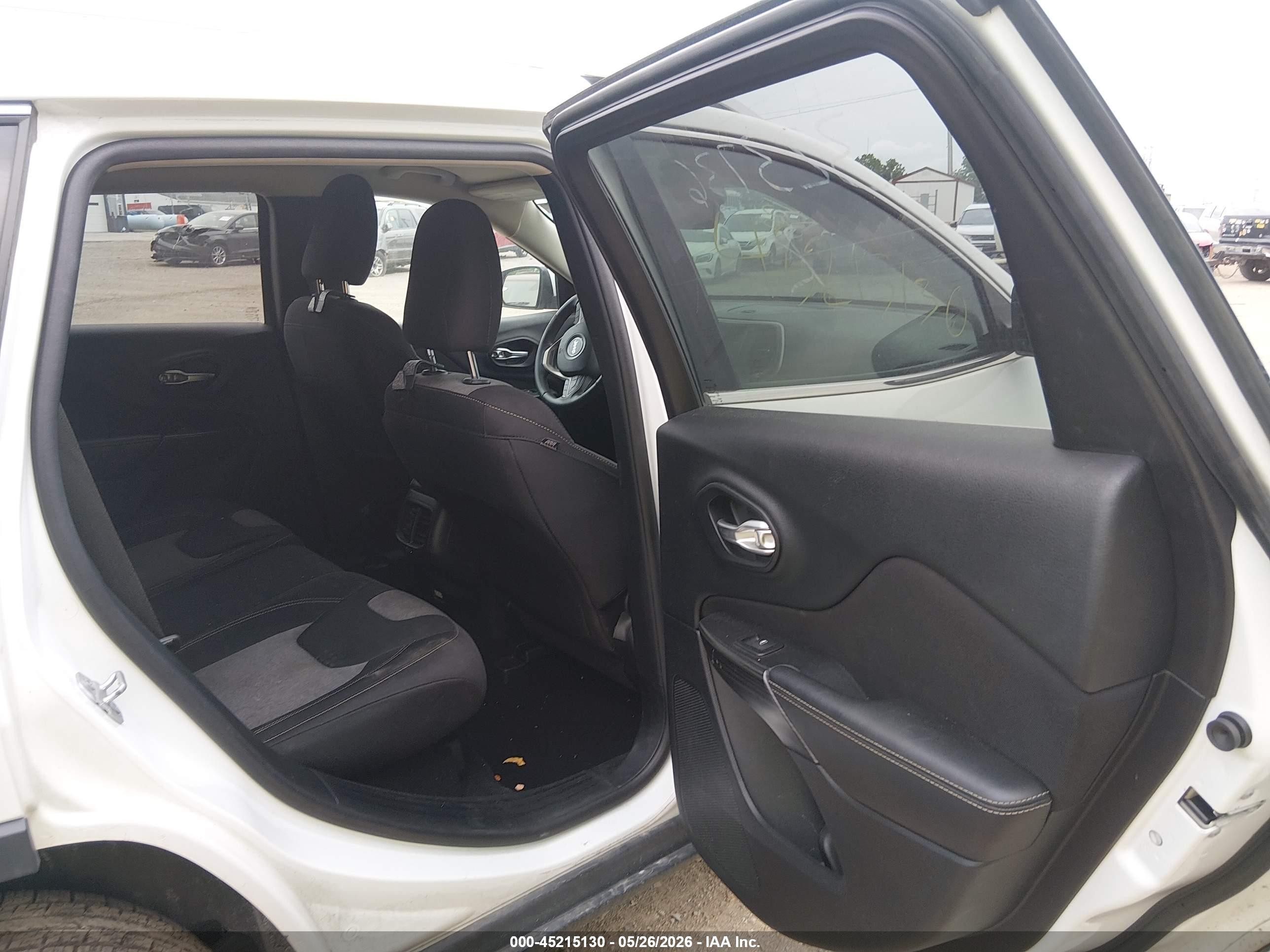 2014 Jeep Cherokee Latitude White vin: 1C4PJLCB9EW323736