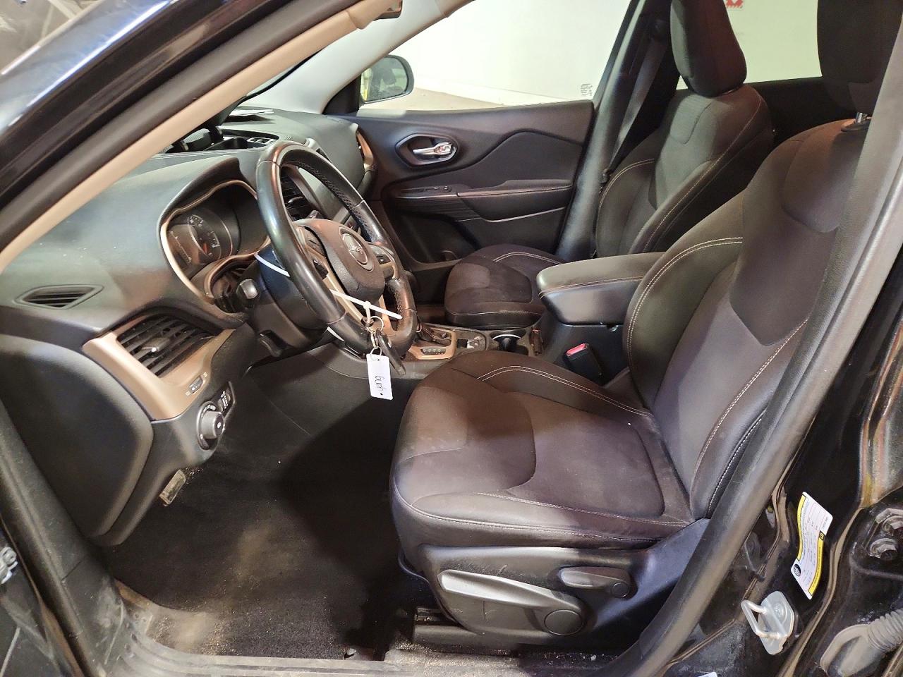 2015 Jeep Cherokee Latitude Black vin: 1C4PJLCB9FW507995