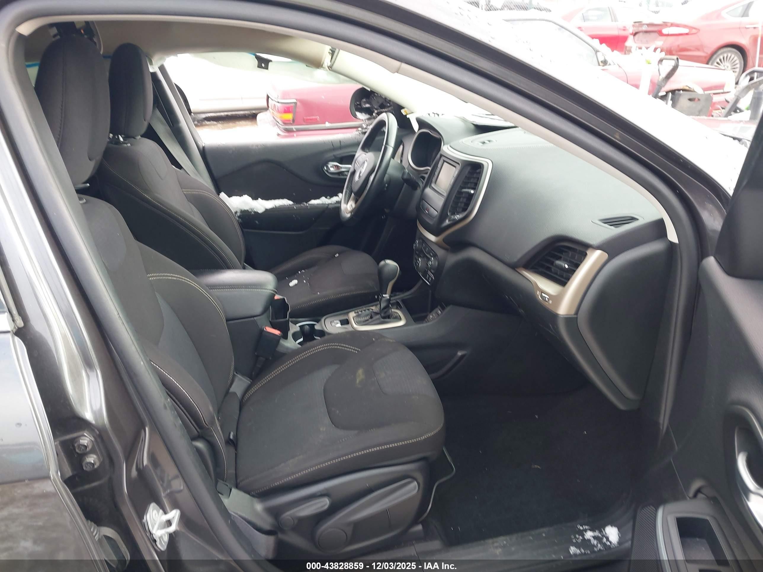 2015 Jeep Cherokee Latitude Gray vin: 1C4PJLCB9FW584320