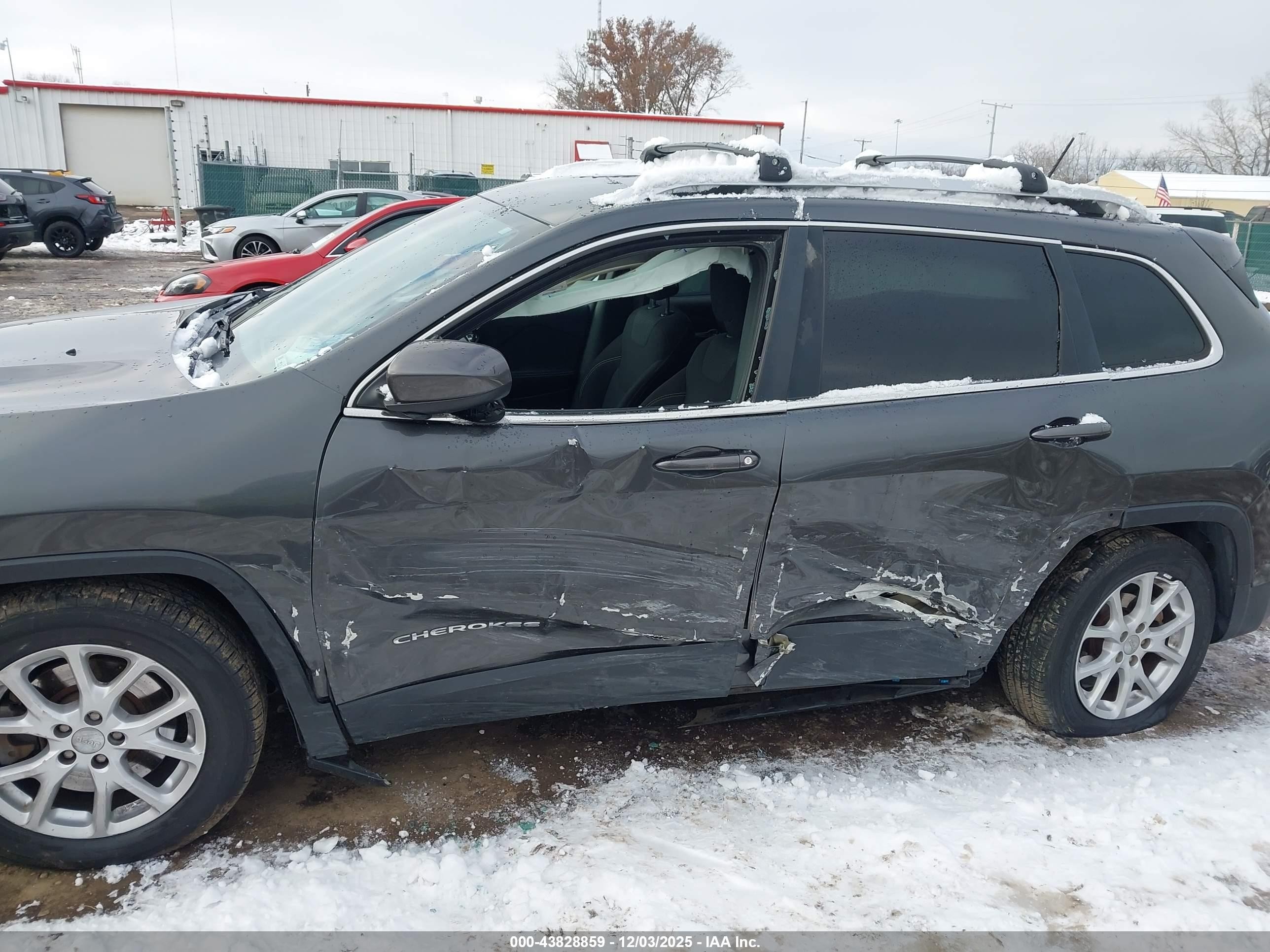2015 Jeep Cherokee Latitude Gray vin: 1C4PJLCB9FW584320