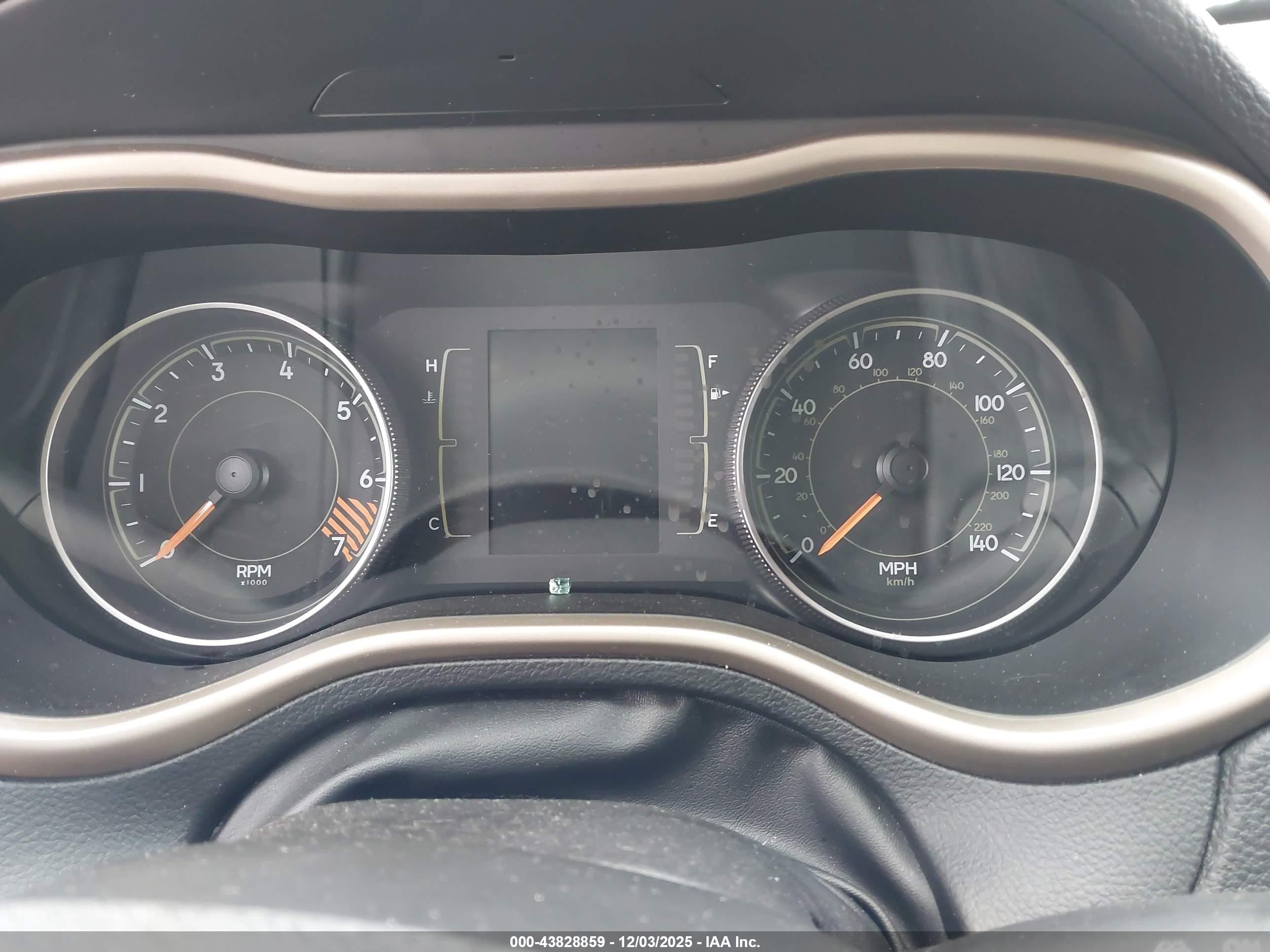 2015 Jeep Cherokee Latitude Gray vin: 1C4PJLCB9FW584320
