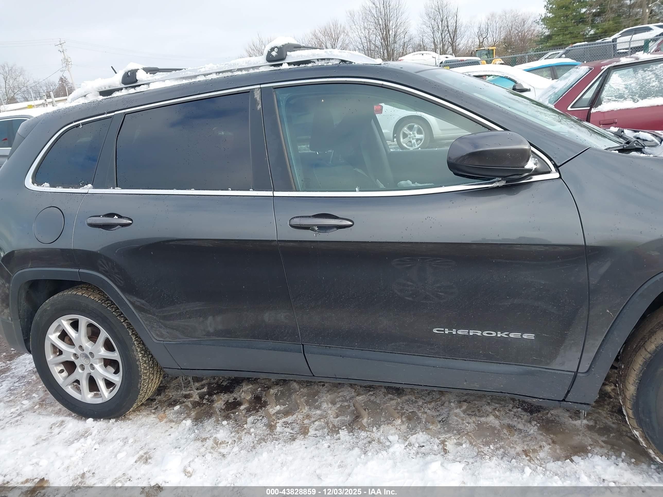 2015 Jeep Cherokee Latitude Gray vin: 1C4PJLCB9FW584320
