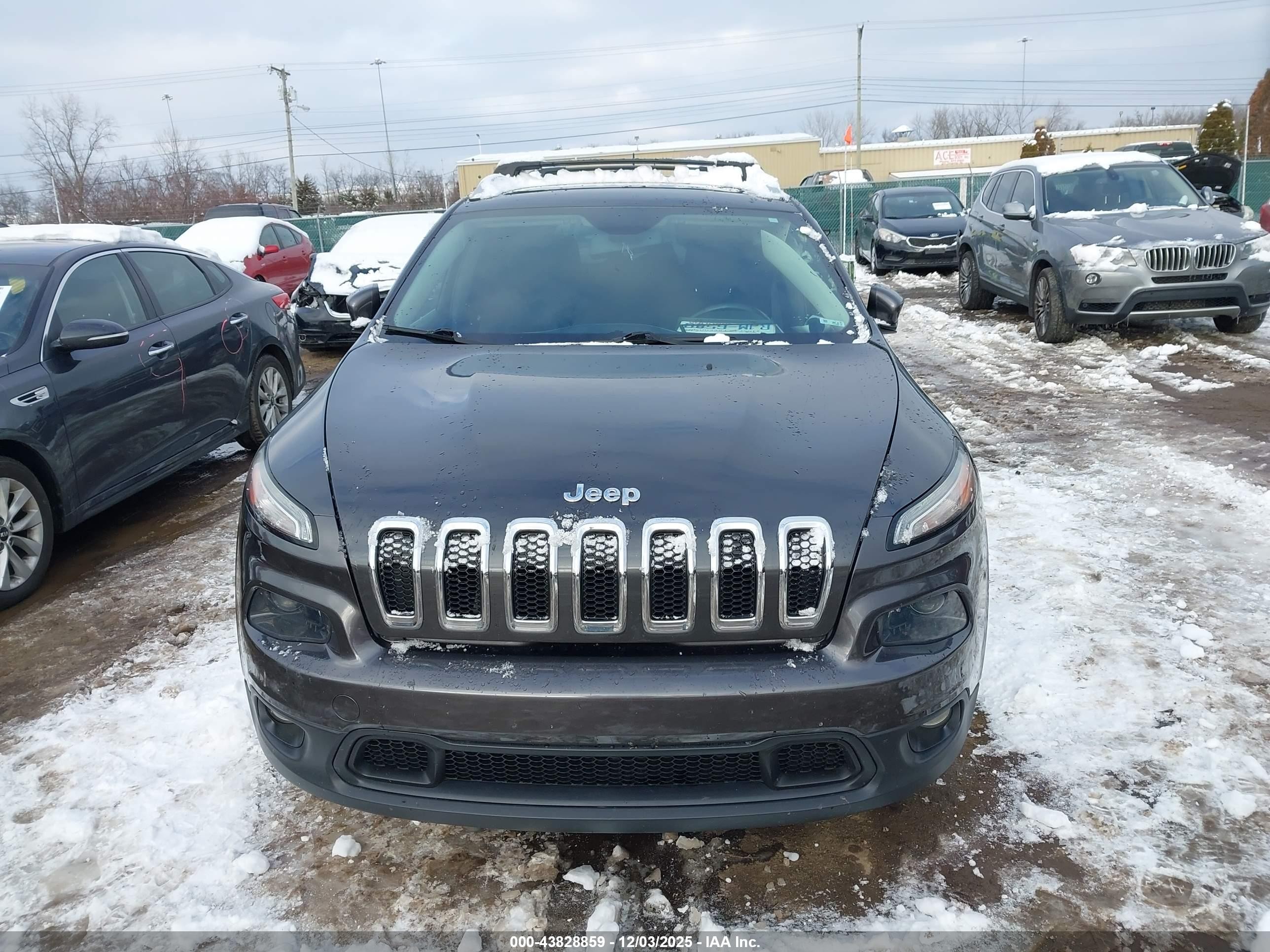 2015 Jeep Cherokee Latitude Gray vin: 1C4PJLCB9FW584320