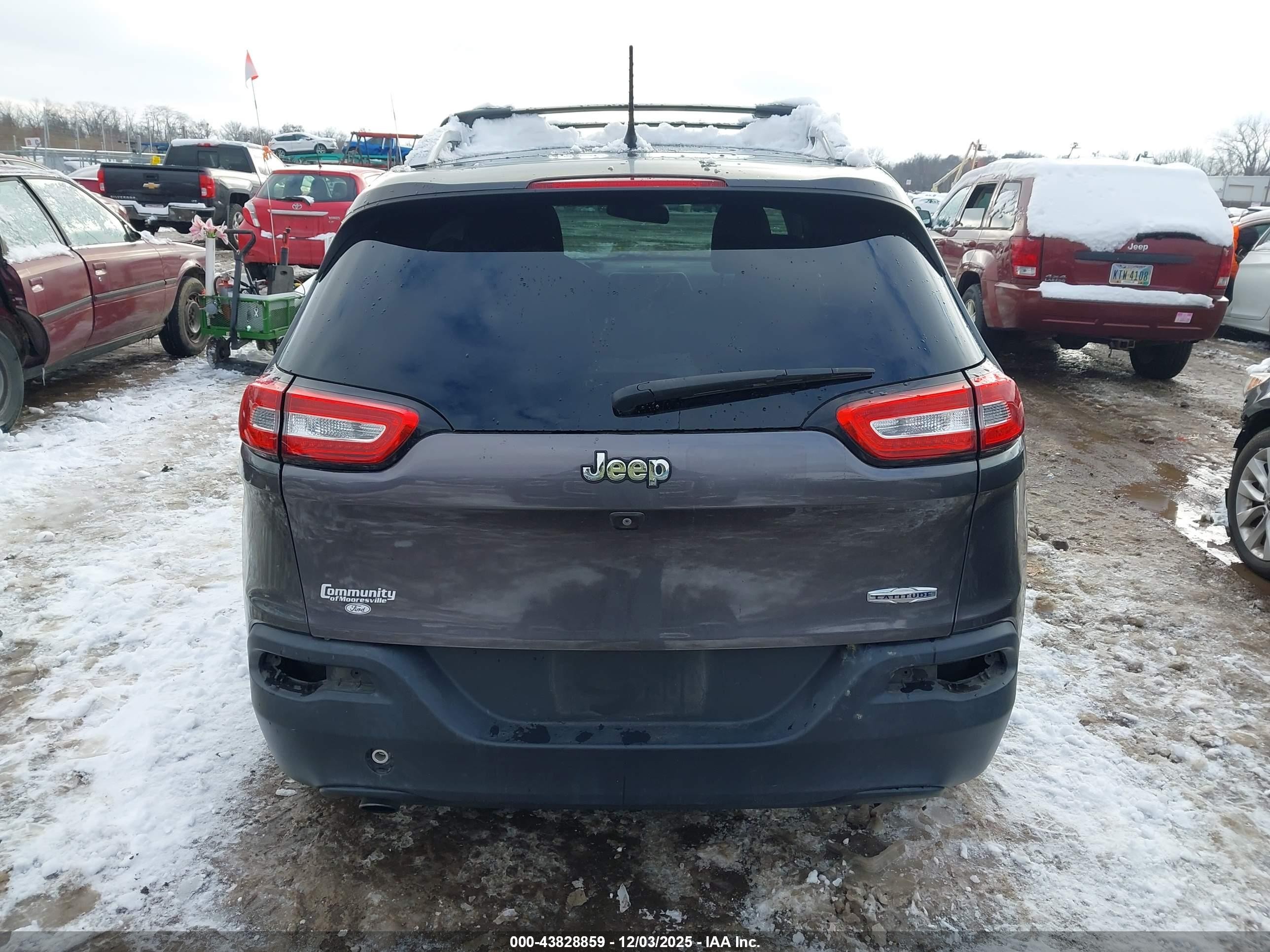 2015 Jeep Cherokee Latitude Gray vin: 1C4PJLCB9FW584320