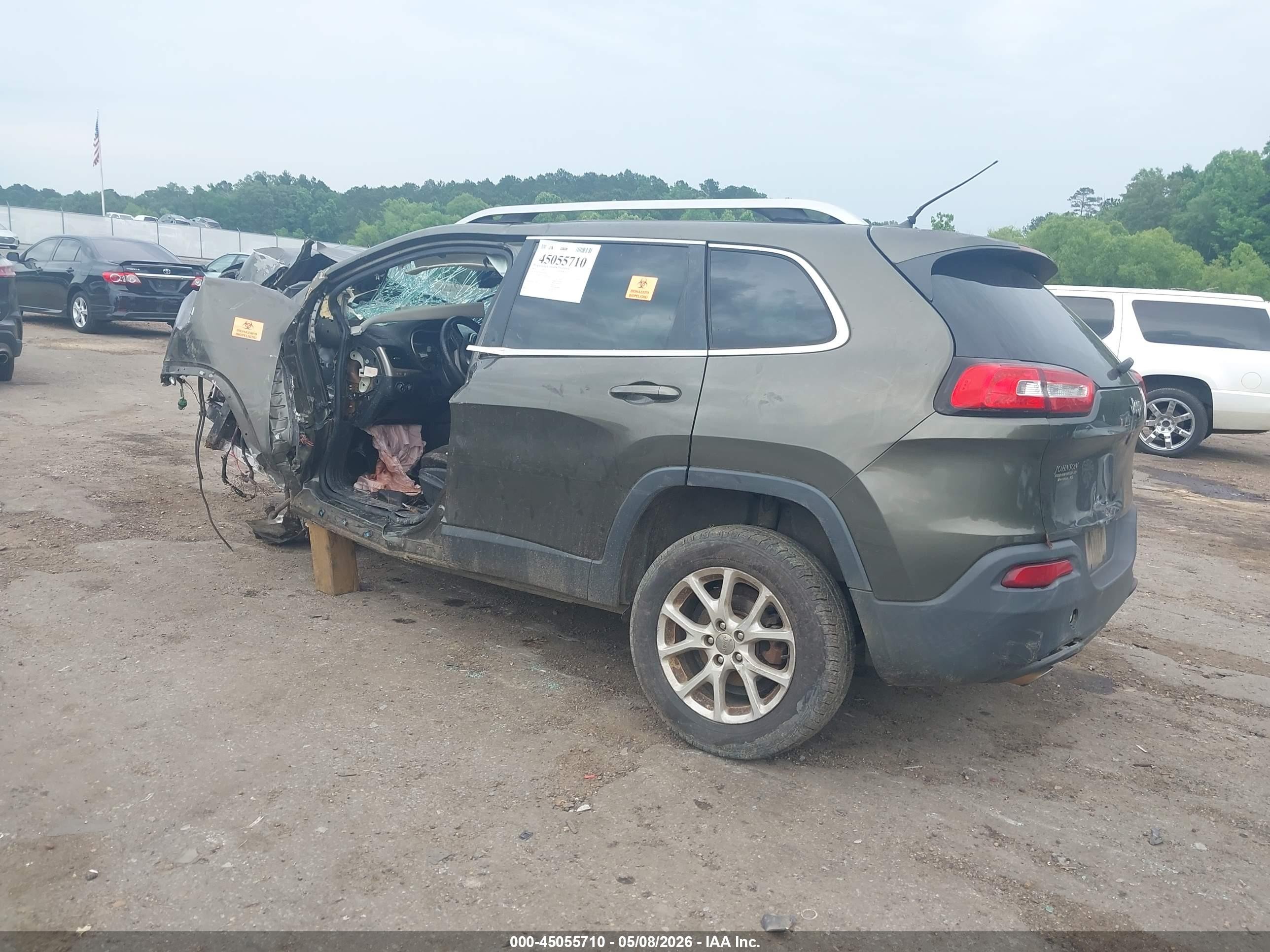 2015 Jeep Cherokee Latitude Green vin: 1C4PJLCB9FW601665