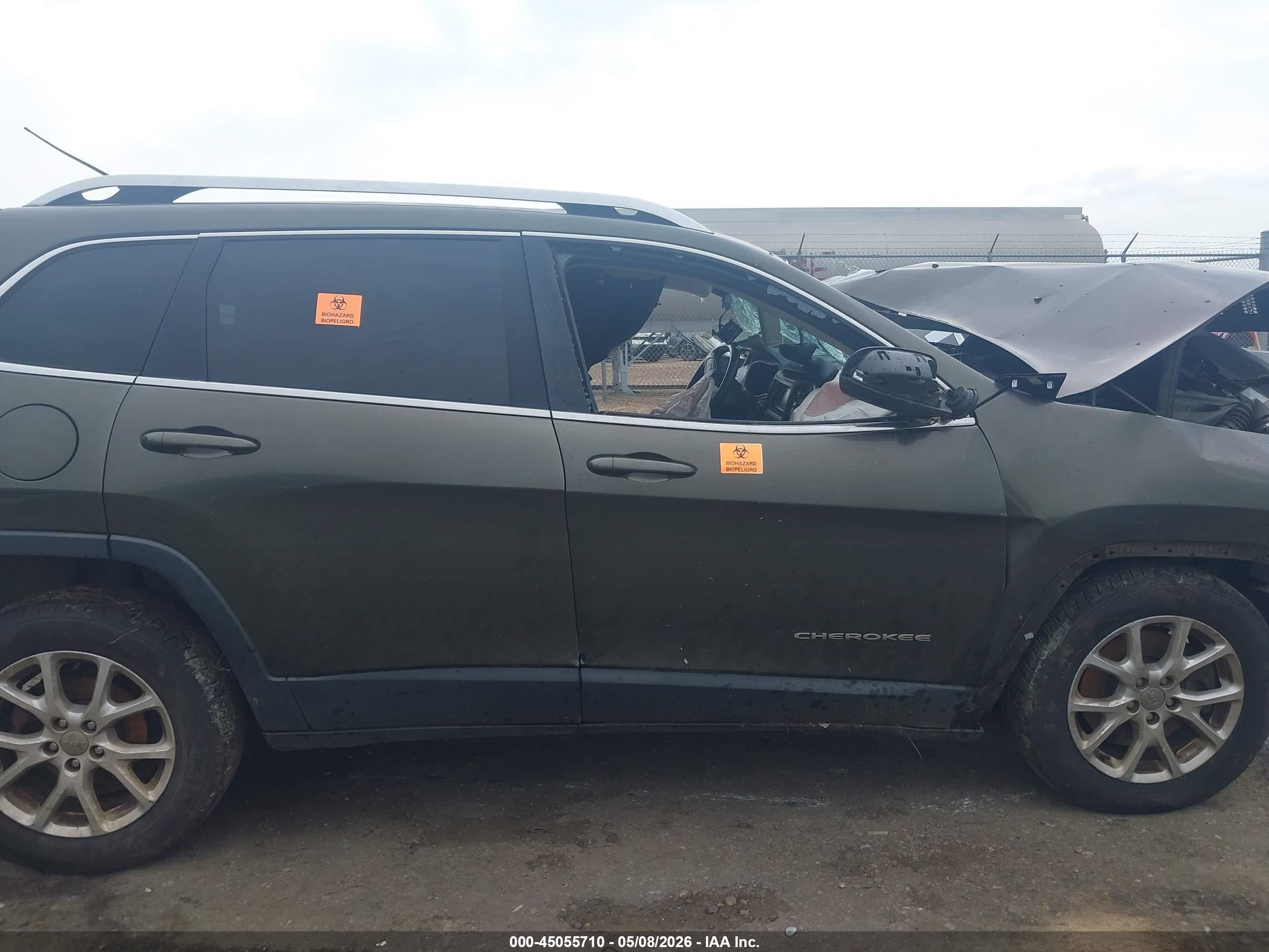 2015 Jeep Cherokee Latitude Green vin: 1C4PJLCB9FW601665