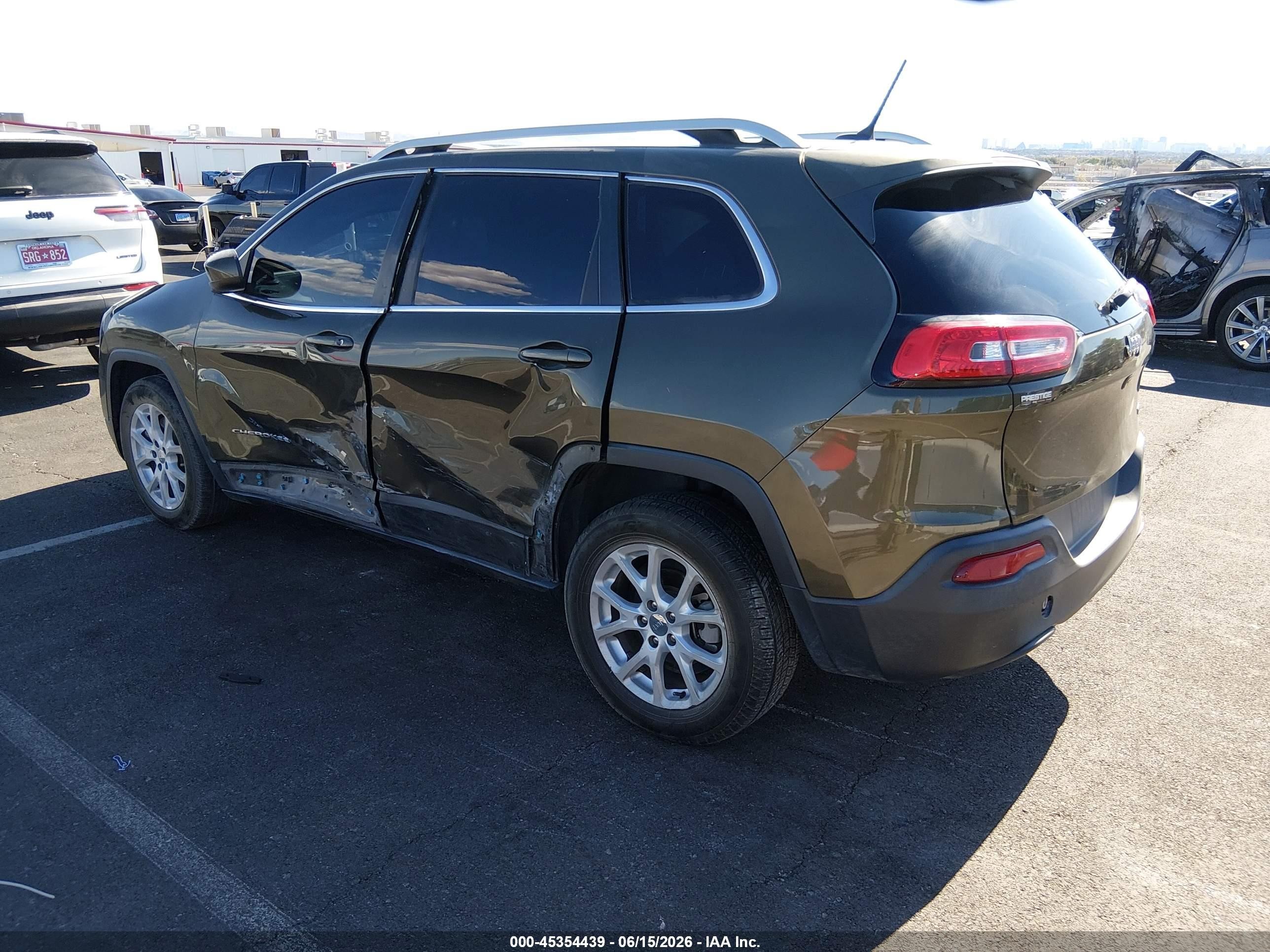 2015 Jeep Cherokee Latitude Green vin: 1C4PJLCB9FW627957
