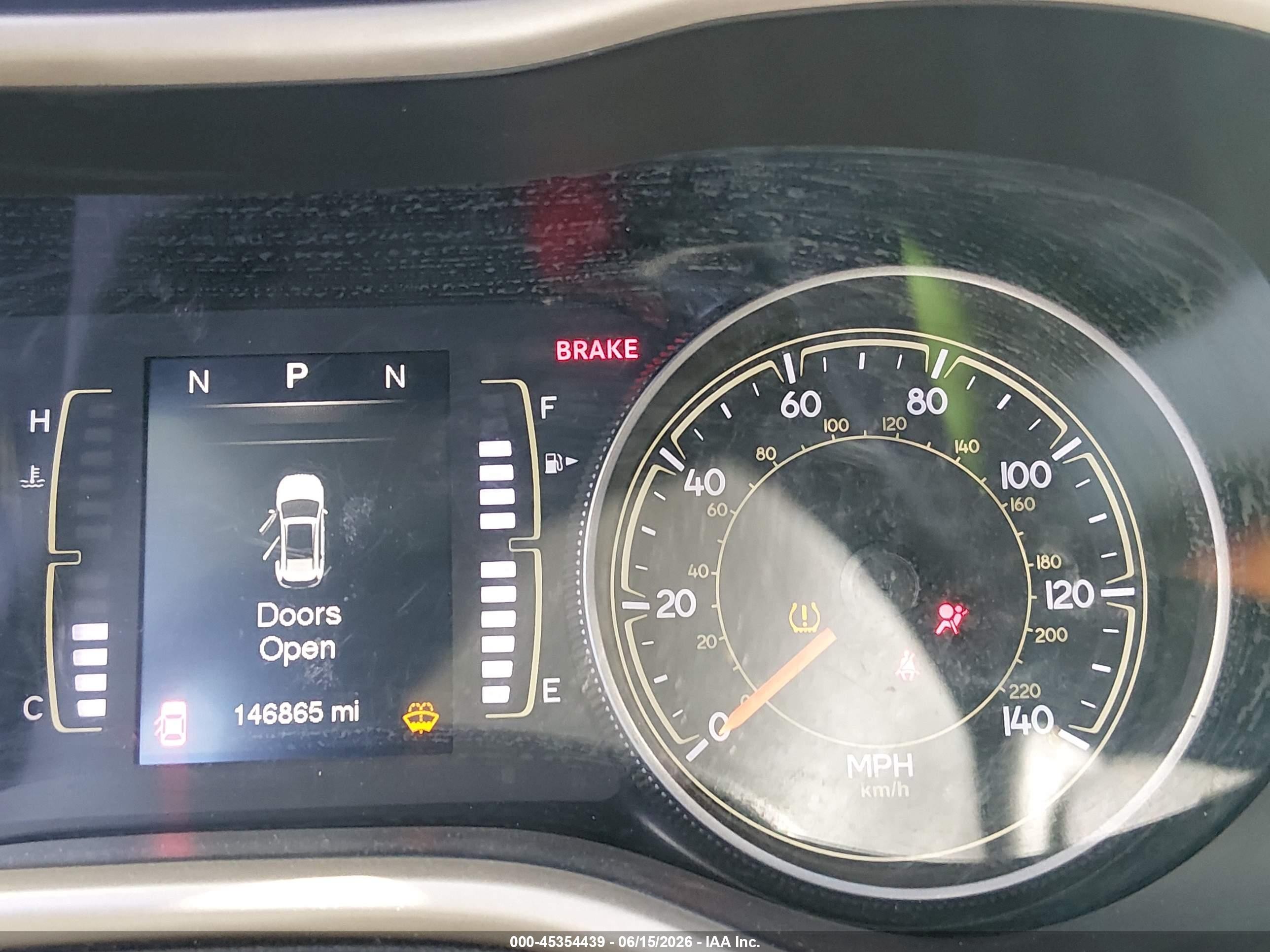 2015 Jeep Cherokee Latitude Green vin: 1C4PJLCB9FW627957