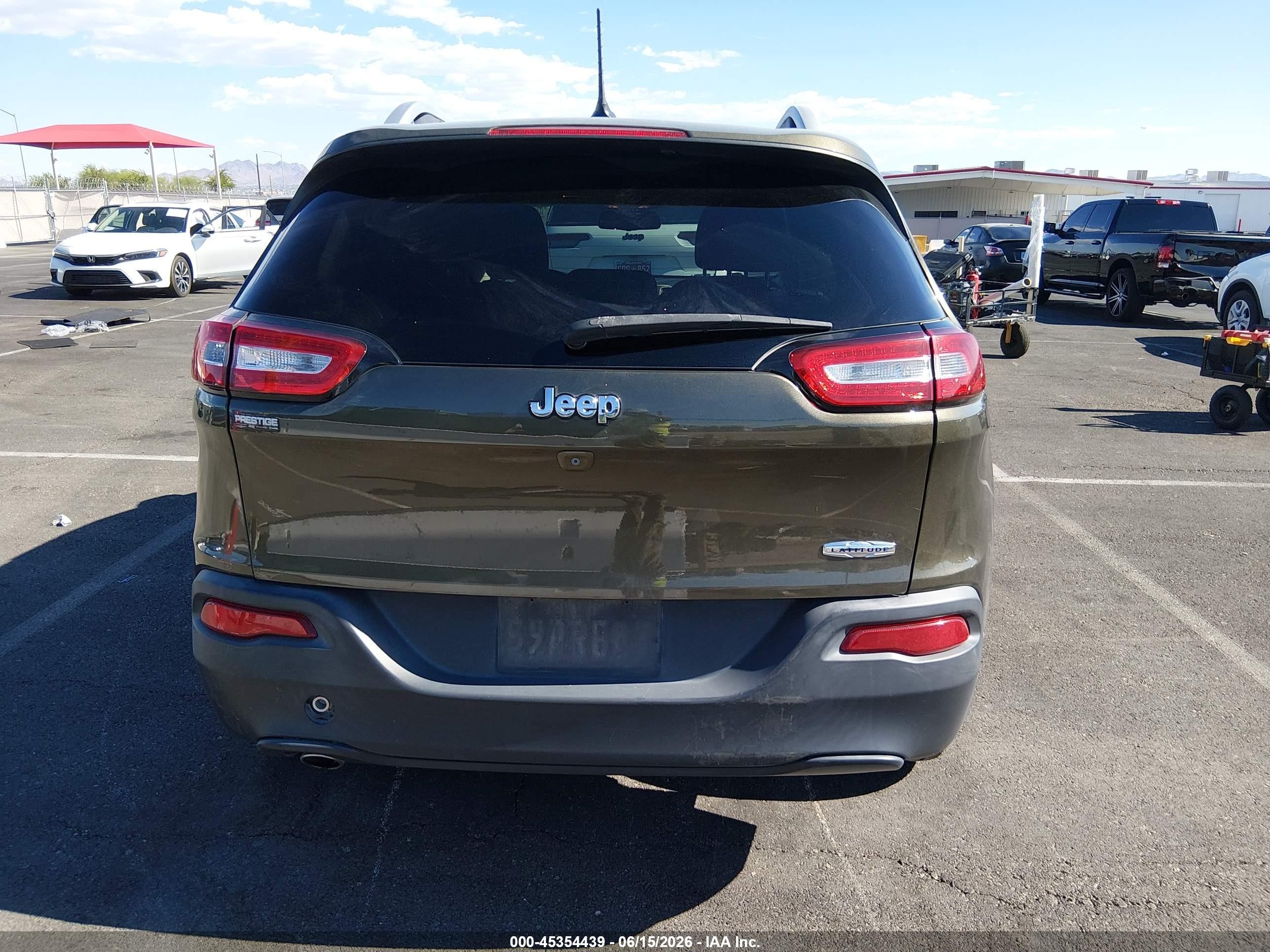 2015 Jeep Cherokee Latitude Green vin: 1C4PJLCB9FW627957