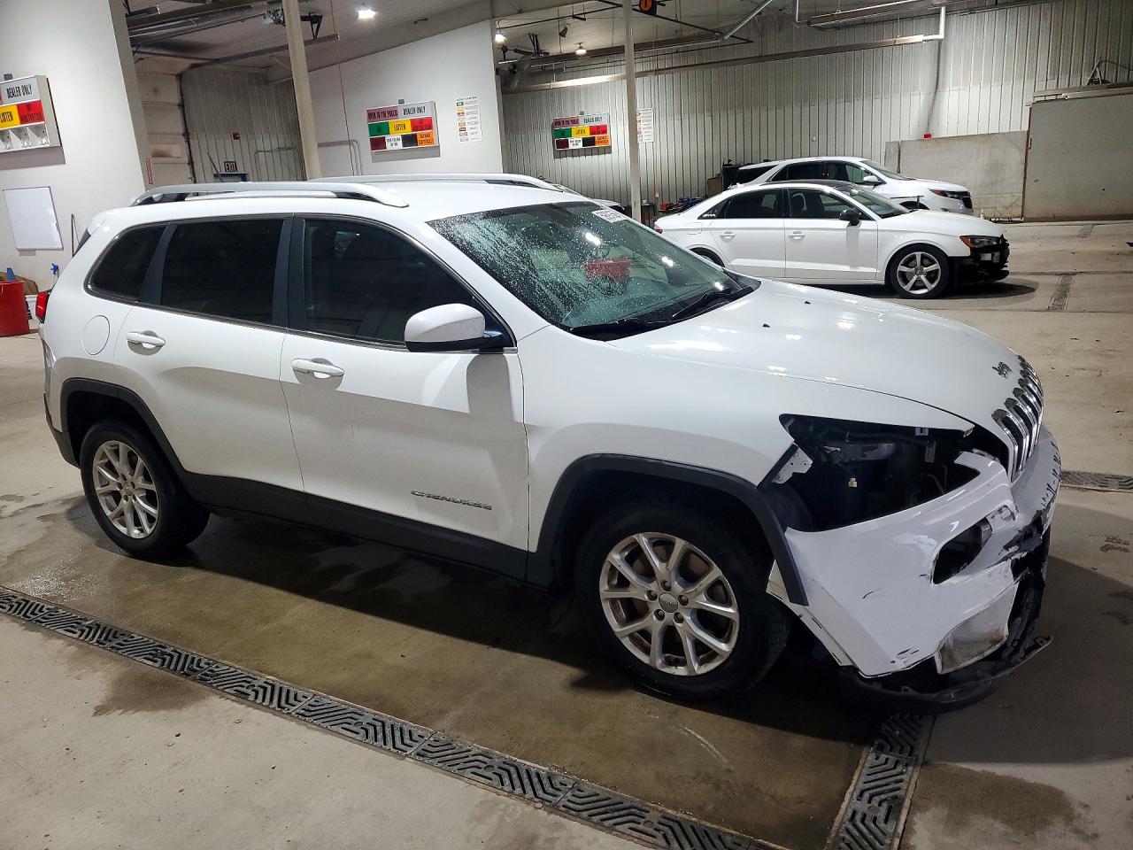 2015 Jeep Cherokee Latitude White vin: 1C4PJLCB9FW628008