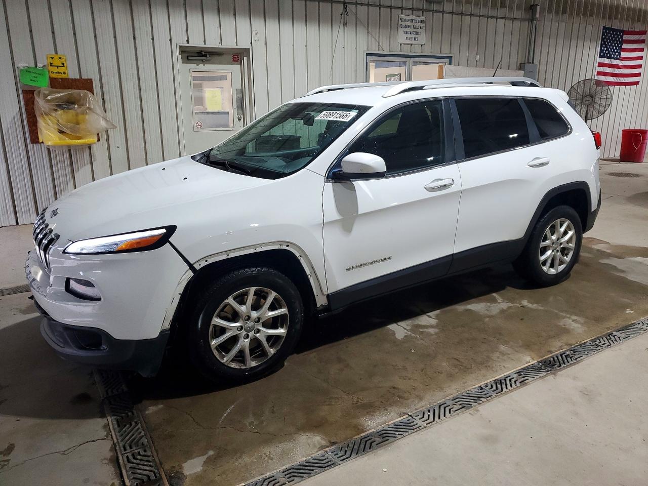2015 Jeep Cherokee Latitude White vin: 1C4PJLCB9FW628008
