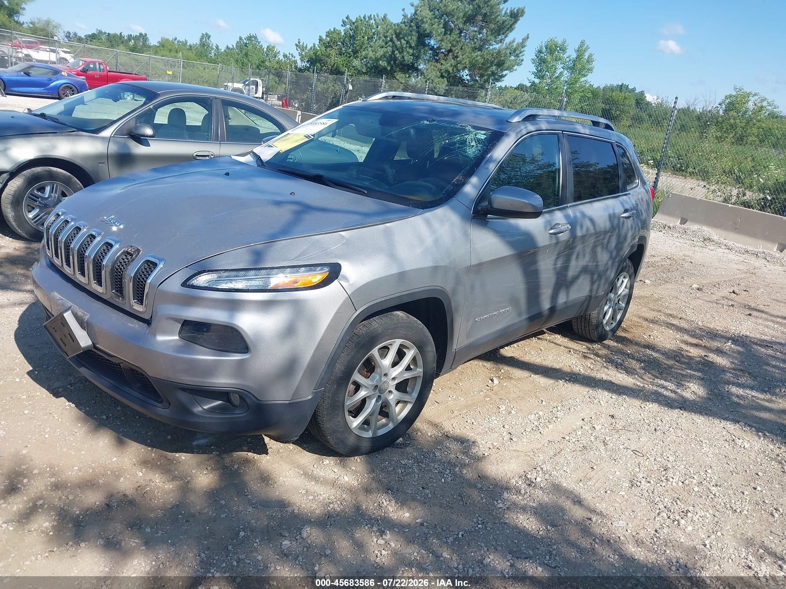 2015 Jeep Cherokee Latitude Silver vin: 1C4PJLCB9FW656875