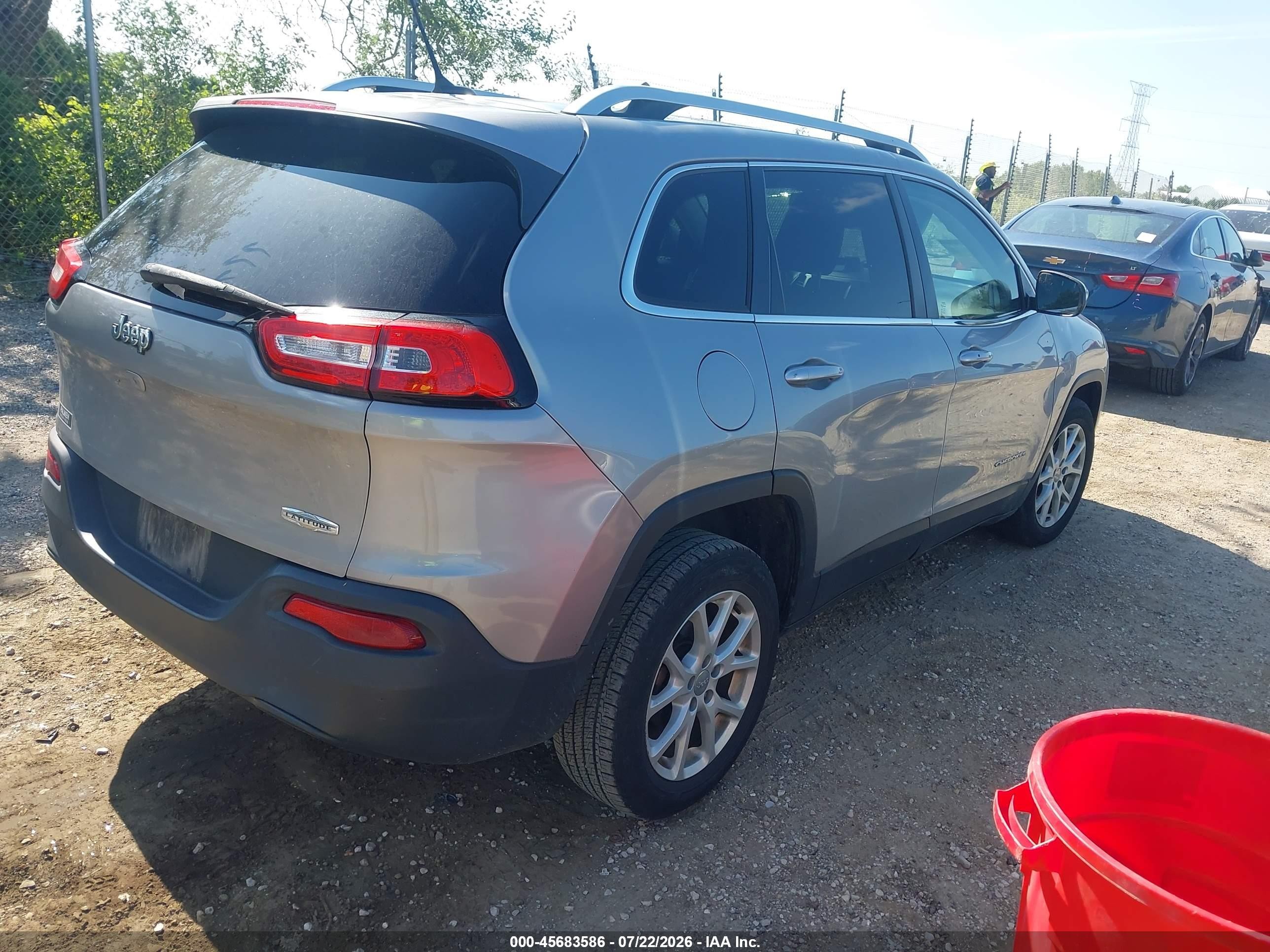 2015 Jeep Cherokee Latitude Silver vin: 1C4PJLCB9FW656875