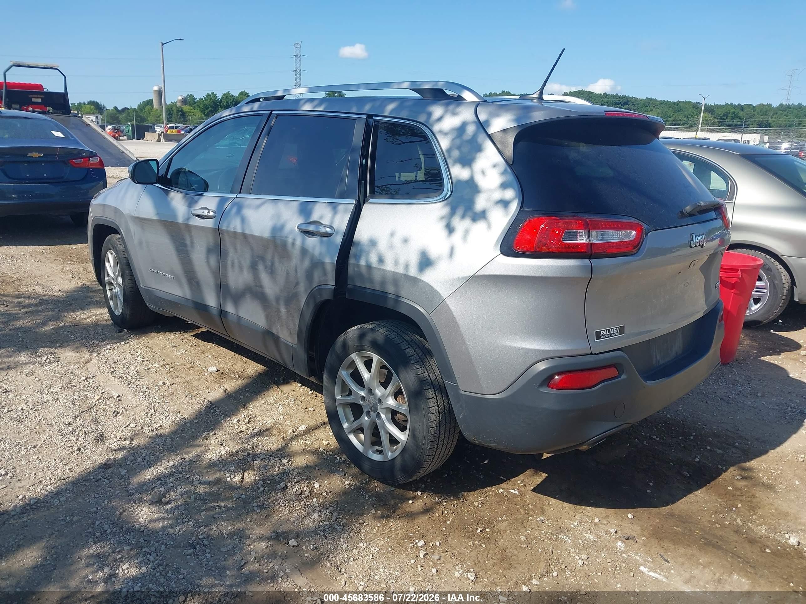 2015 Jeep Cherokee Latitude Silver vin: 1C4PJLCB9FW656875