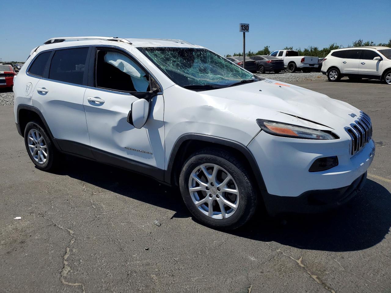 2015 Jeep Cherokee Latitude White vin: 1C4PJLCB9FW670176