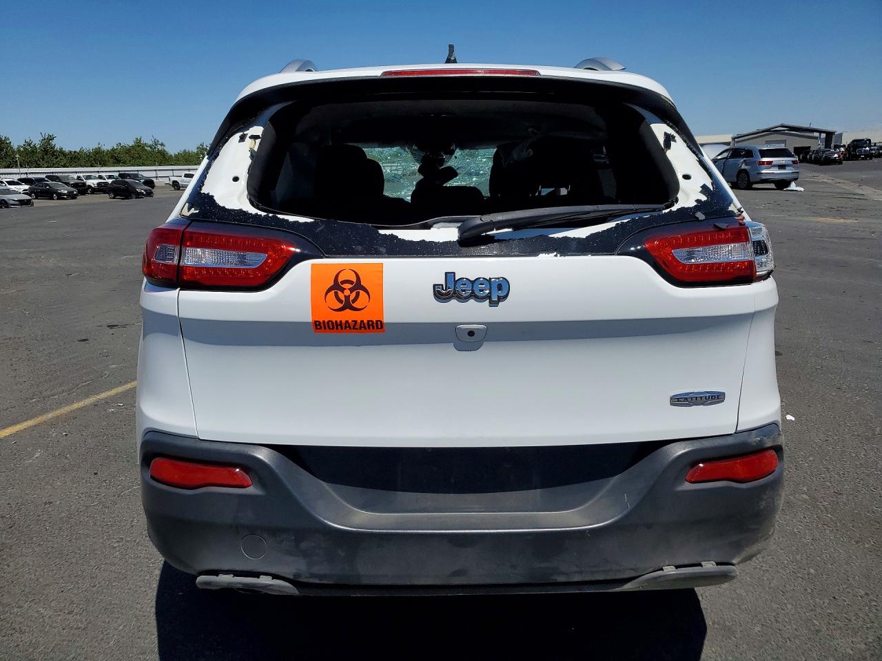 2015 Jeep Cherokee Latitude White vin: 1C4PJLCB9FW670176
