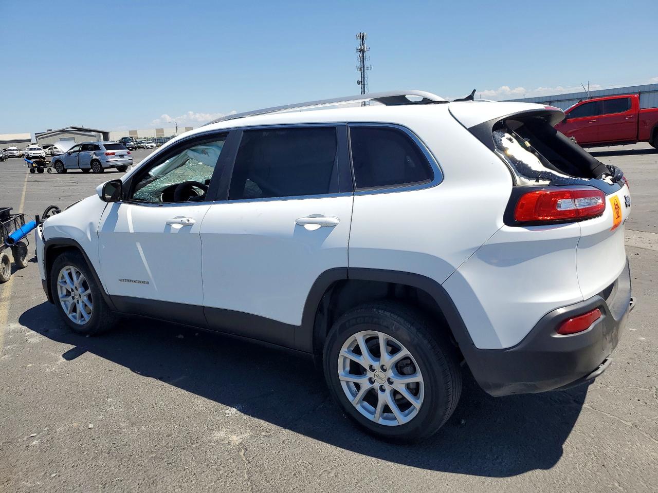 2015 Jeep Cherokee Latitude White vin: 1C4PJLCB9FW670176